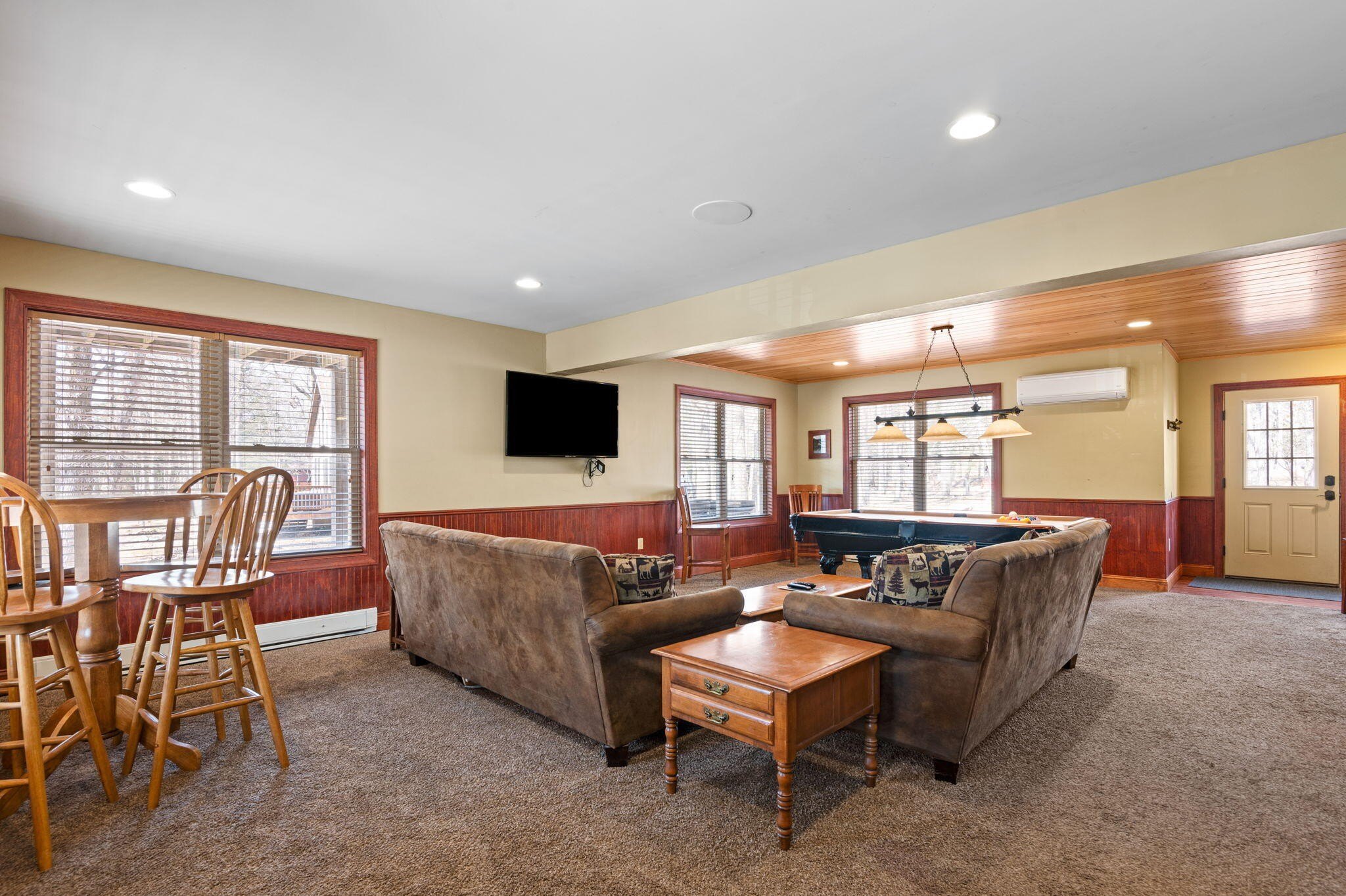 Lake Harmony, Pennsylvania, 18624, United States, 6 Bedrooms Bedrooms, ,3 BathroomsBathrooms,Residential,For Sale,1983616