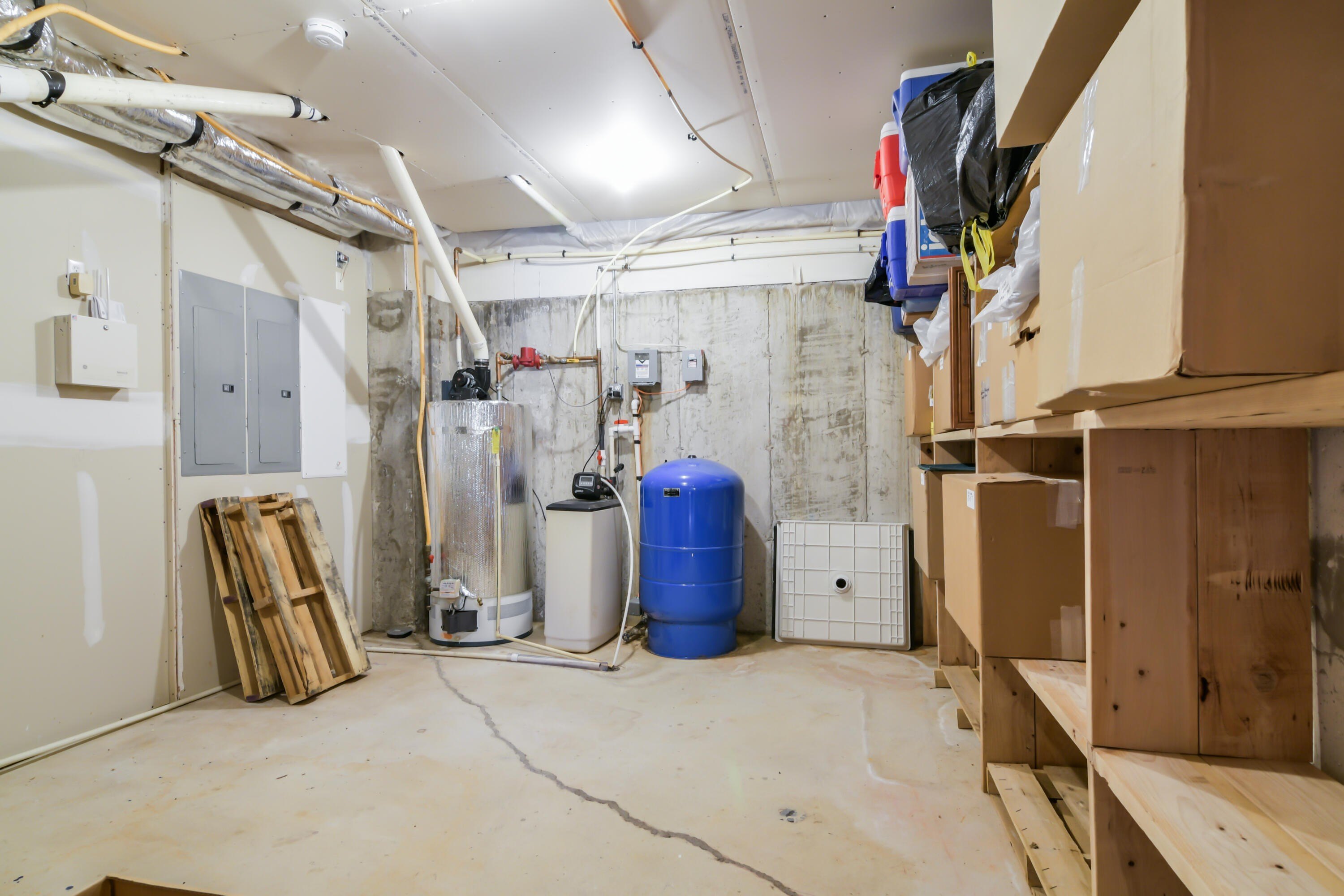 Walnut Shade, Missouri, 65771, United States, 6 Bedrooms Bedrooms, ,5 BathroomsBathrooms,Residential,For Sale,1975828