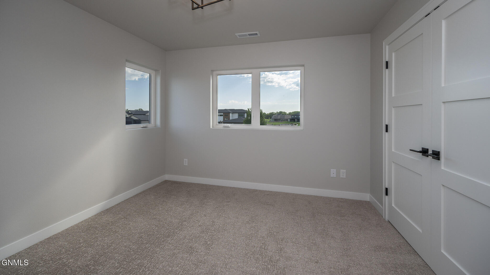 Bismarck, North Dakota, 58503, United States, 5 Bedrooms Bedrooms, ,3 BathroomsBathrooms,Residential,For Sale,1976383