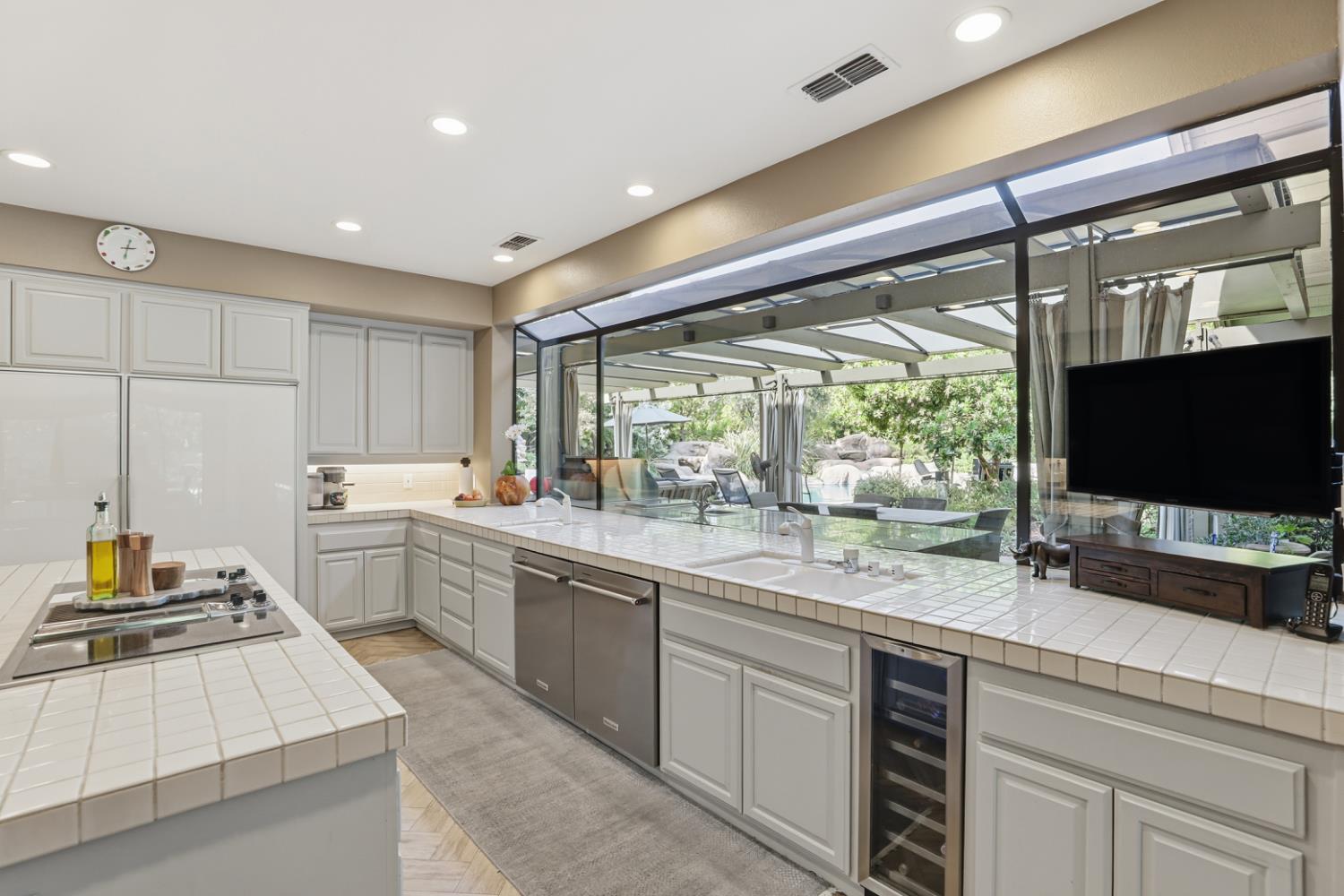 Gold River, California, 95670, United States, 4 Bedrooms Bedrooms, ,5 BathroomsBathrooms,Residential,For Sale,1987751