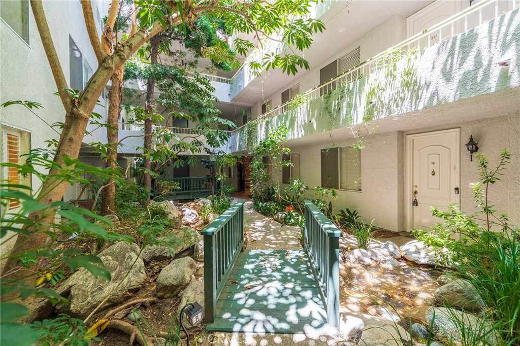 Los Angeles, California, 90024, United States, 2 Bedrooms Bedrooms, ,2 BathroomsBathrooms,Residential,For Sale,1828598