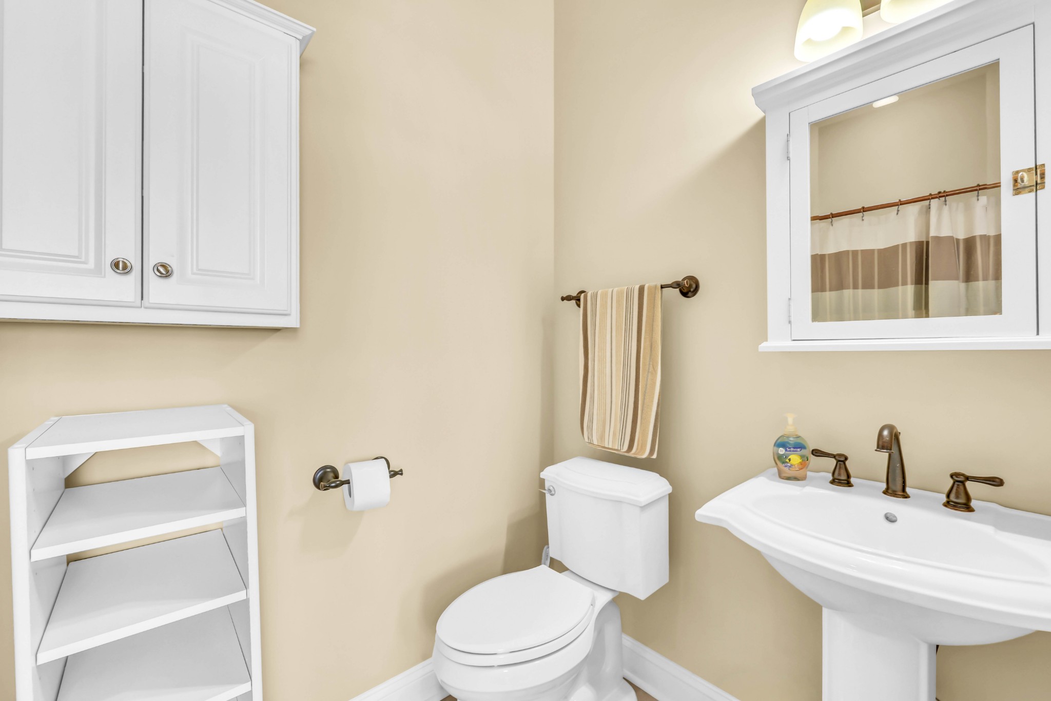 Clarksville, Tennessee, 37043, United States, 3 Bedrooms Bedrooms, ,4 BathroomsBathrooms,Residential,For Sale,1980733