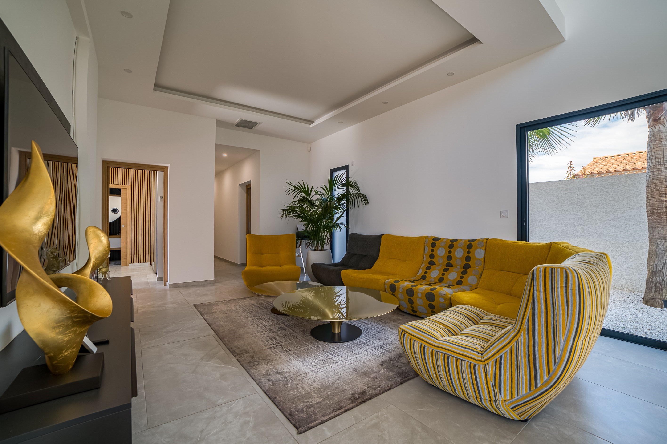  Exceptional single-story villa in Vias – 15 minutes