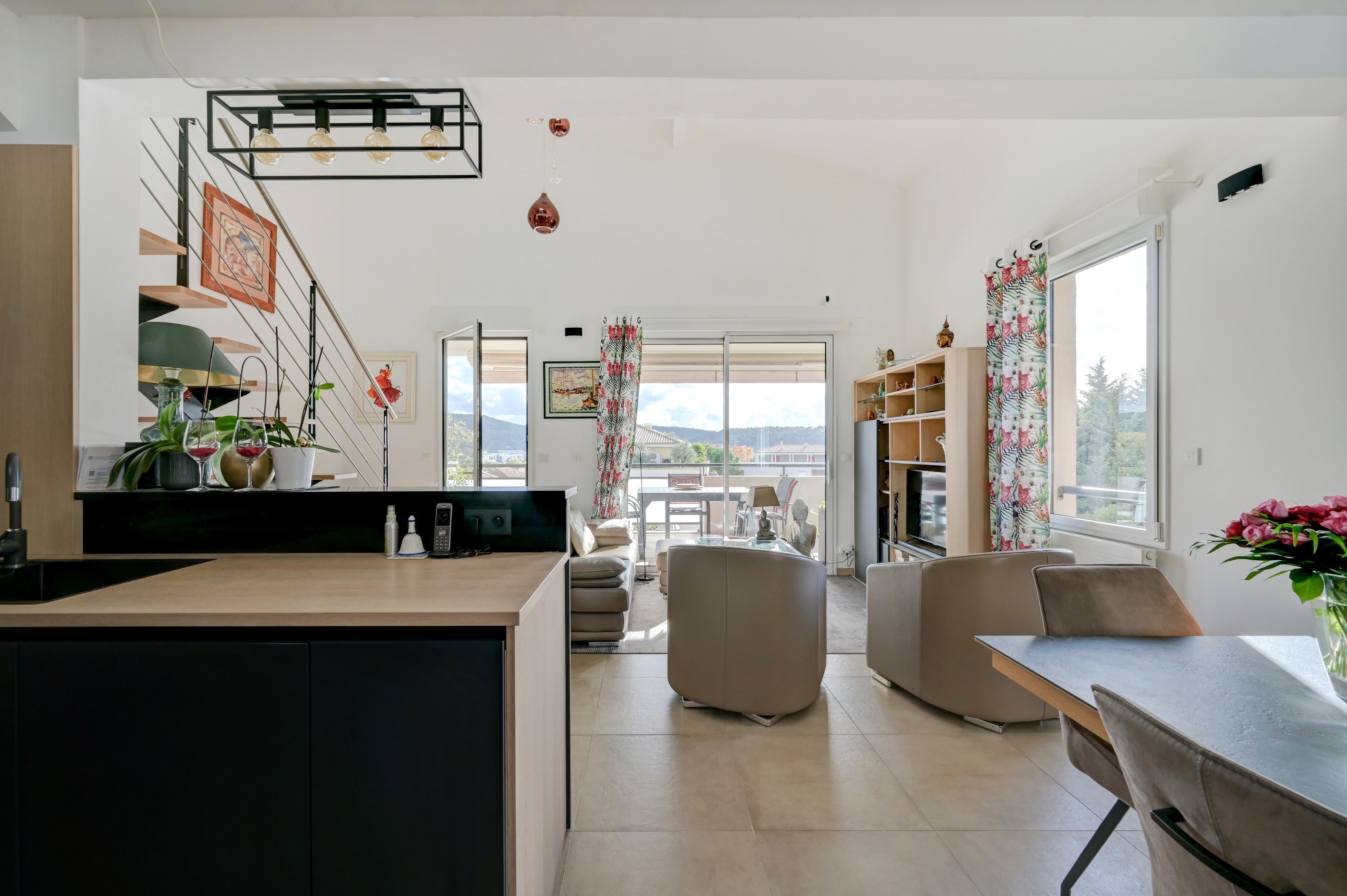  Apartment located on the second and top floor of a recent building - 物件實景