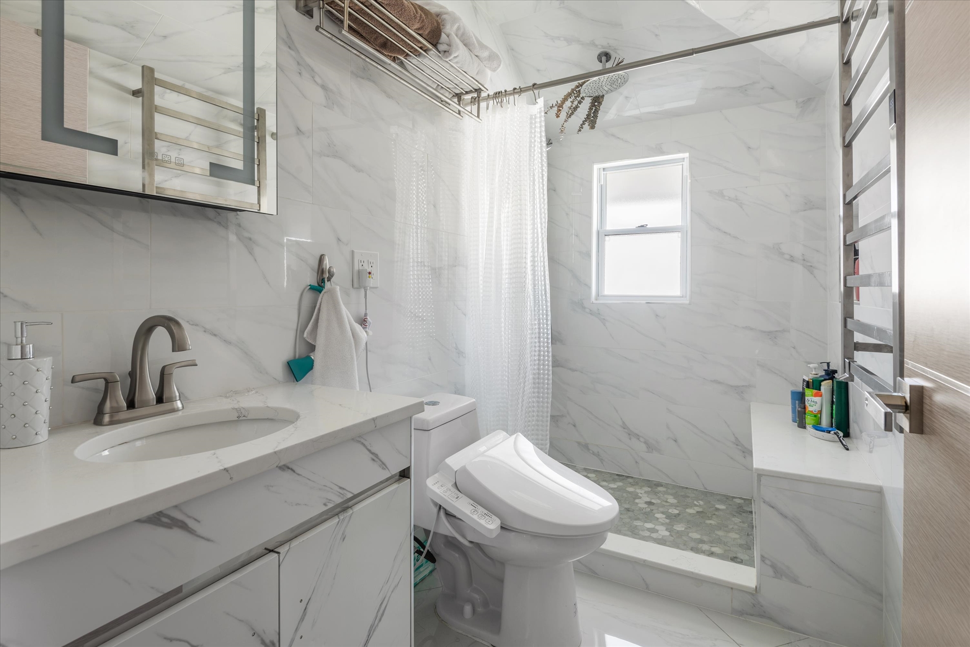 Howard Beach, New York, 11414, United States, 5 Bedrooms Bedrooms, ,2 BathroomsBathrooms,Residential,For Sale,2049449