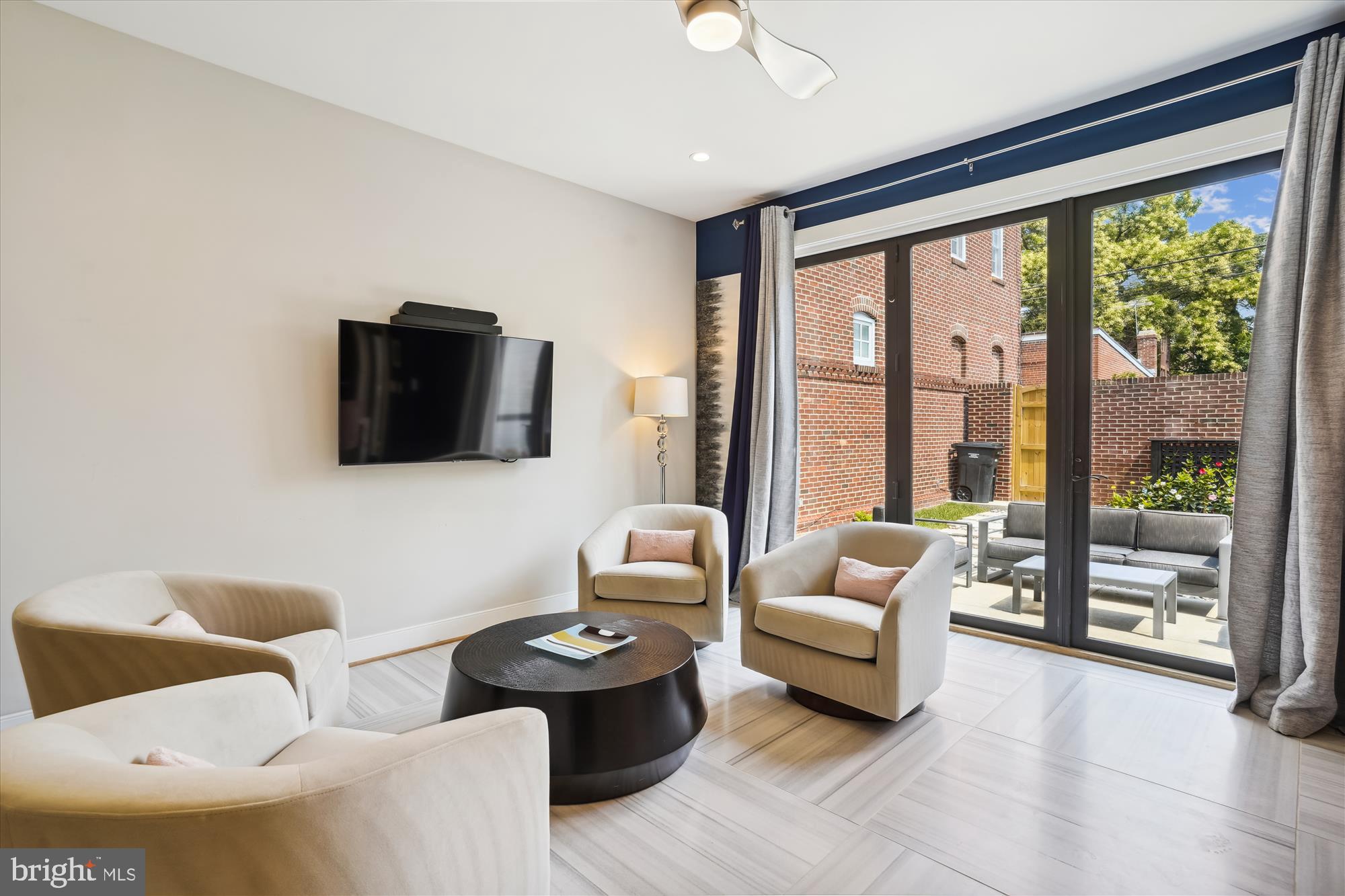 Alexandria, Virginia, 22314, United States, 3 Bedrooms Bedrooms, ,4 BathroomsBathrooms,Residential,For Sale,1936981