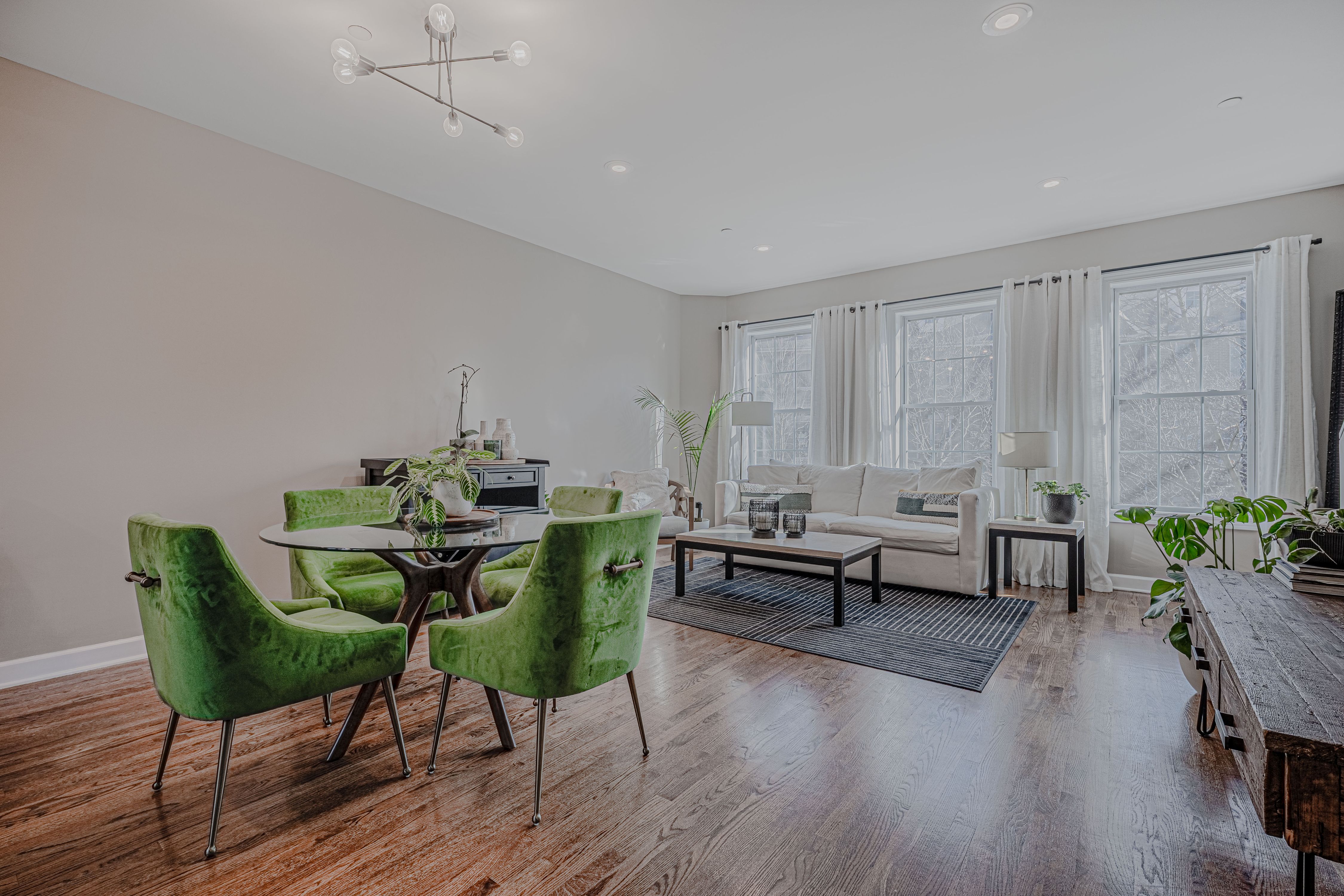 Evanston, Illinois, 60201, United States, 2 Bedrooms Bedrooms, ,4 BathroomsBathrooms,Residential,For Sale,2010396