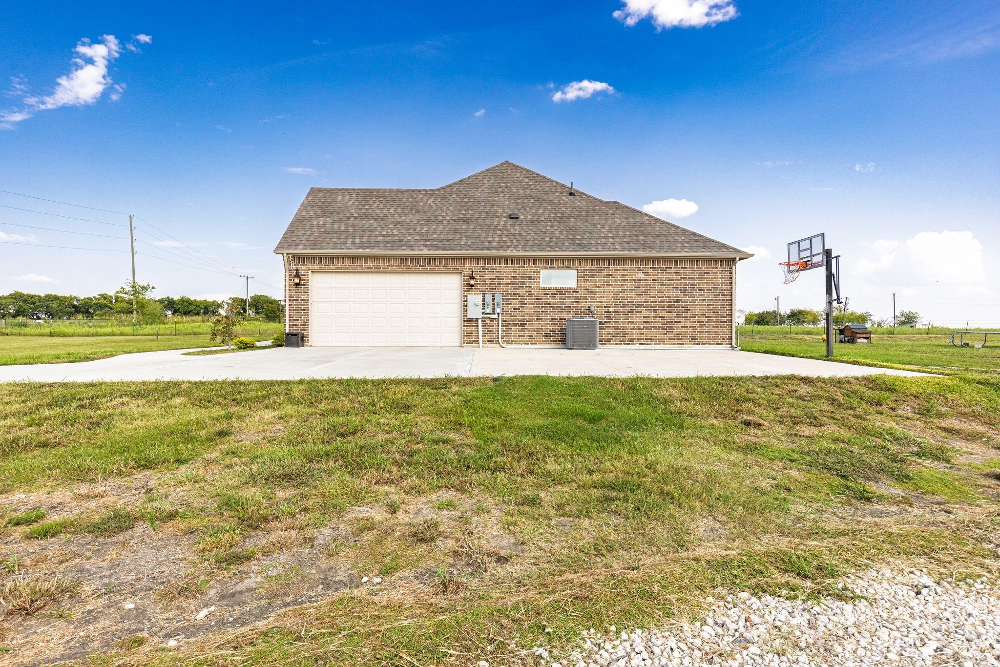 Leonard, Texas, 75452, United States, 4 Bedrooms Bedrooms, ,3 BathroomsBathrooms,Residential,For Sale,1980079