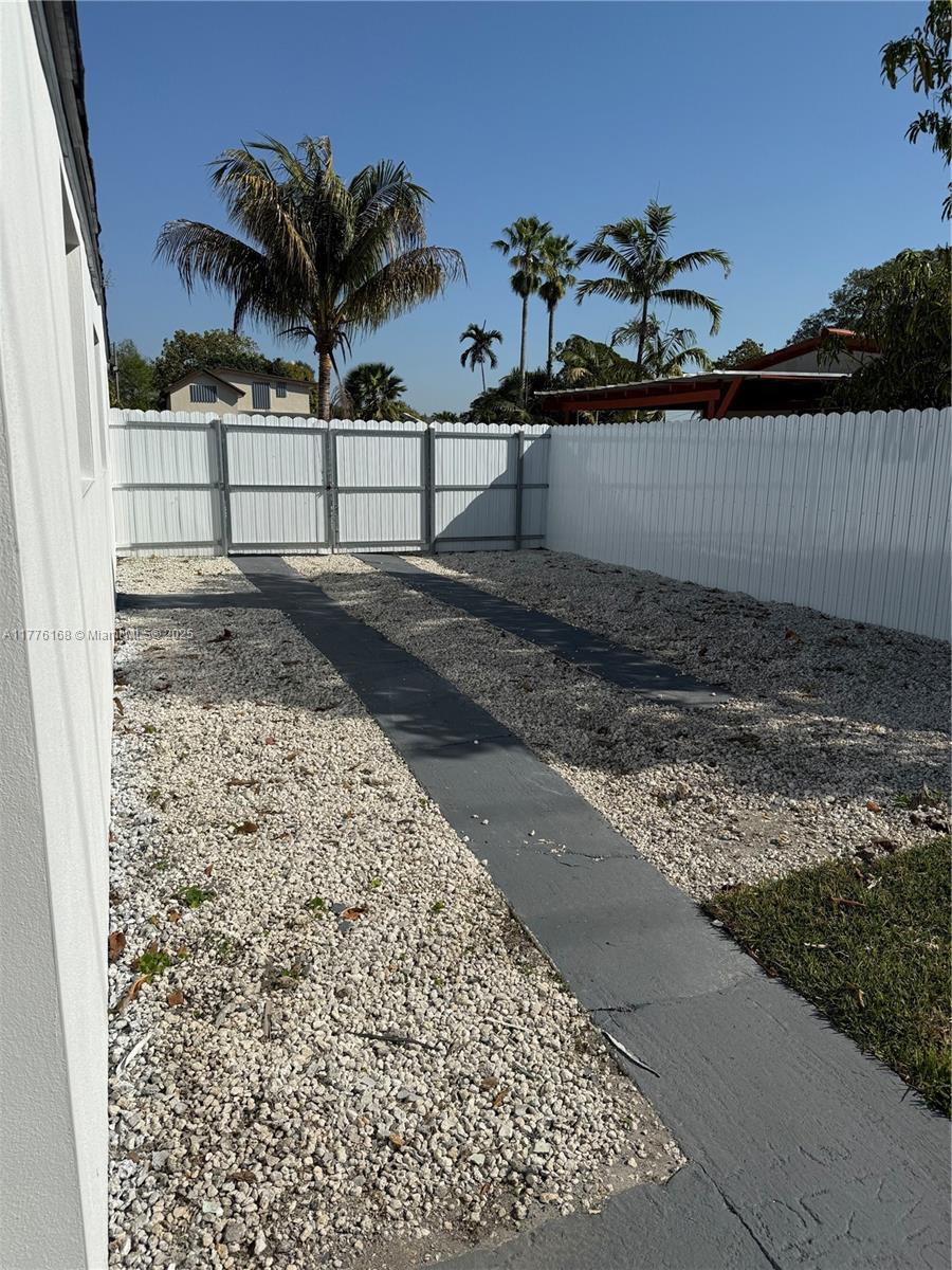 Miami, Florida, 33165, United States, 4 Bedrooms Bedrooms, ,3 BathroomsBathrooms,Residential,For Sale,1849955