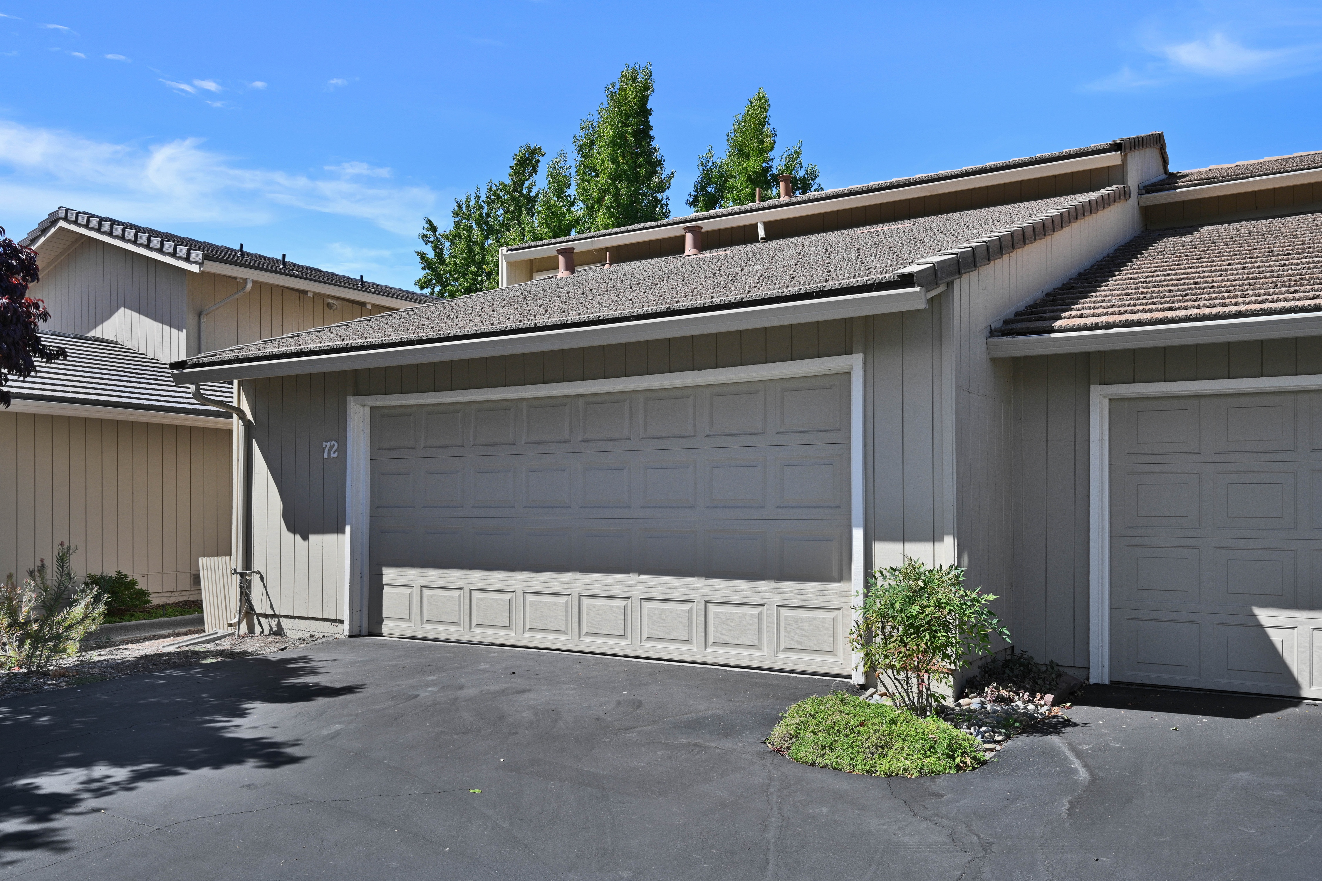  Charming Rolling Green Townhome with Distinctive Character - 物件實景