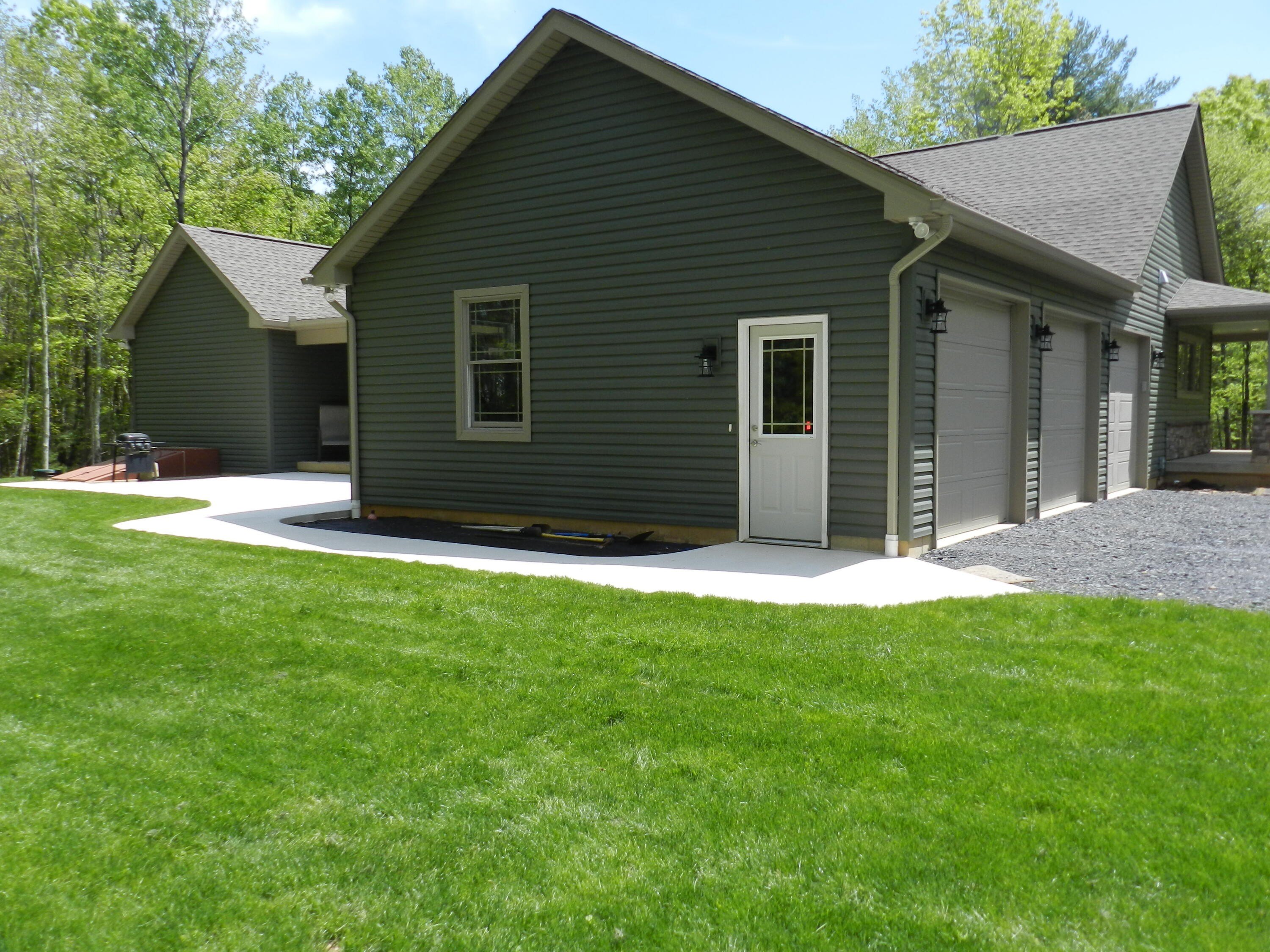 Kunkletown, Pennsylvania, 18058, United States, 3 Bedrooms Bedrooms, ,2 BathroomsBathrooms,Residential,For Sale,1896386