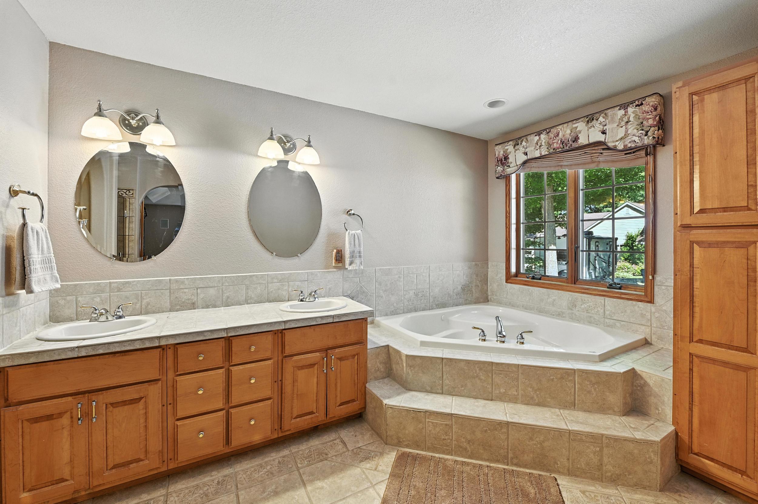Slinger, Wisconsin, 53086, United States, 4 Bedrooms Bedrooms, ,3 BathroomsBathrooms,Residential,For Sale,1940965