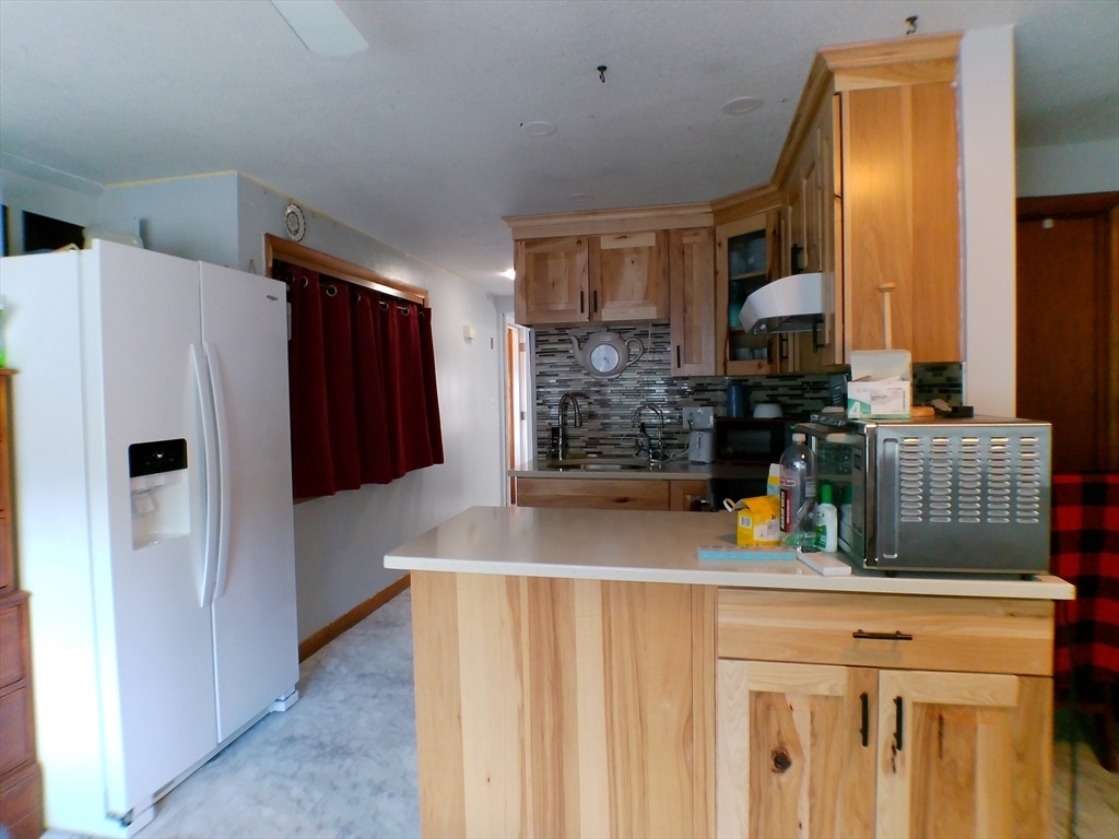East Bridgewater, Massachusetts, 02333, United States, 4 Bedrooms Bedrooms, ,2 BathroomsBathrooms,Residential,For Sale,1922908