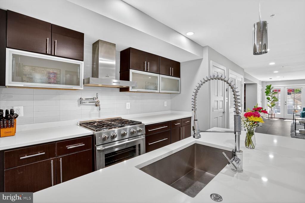 Washington, District of Columbia, 20010, United States, 2 Bedrooms Bedrooms, ,2 BathroomsBathrooms,Residential,For Sale,1975364