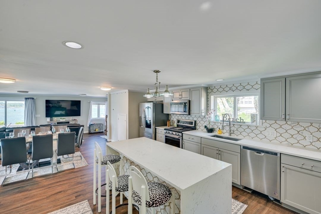 Weymouth, Massachusetts, 02191, United States, 3 Bedrooms Bedrooms, ,3 BathroomsBathrooms,Residential,For Sale,1862385