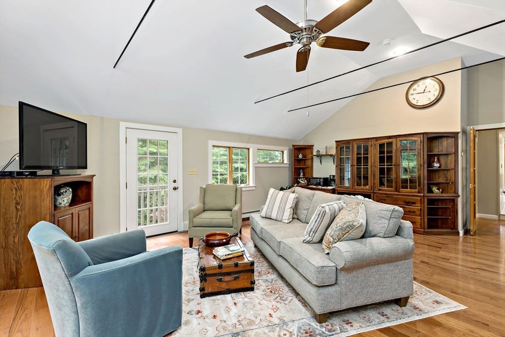 Kingston, Massachusetts, 02364, United States, 3 Bedrooms Bedrooms, ,2 BathroomsBathrooms,Residential,For Sale,1975778