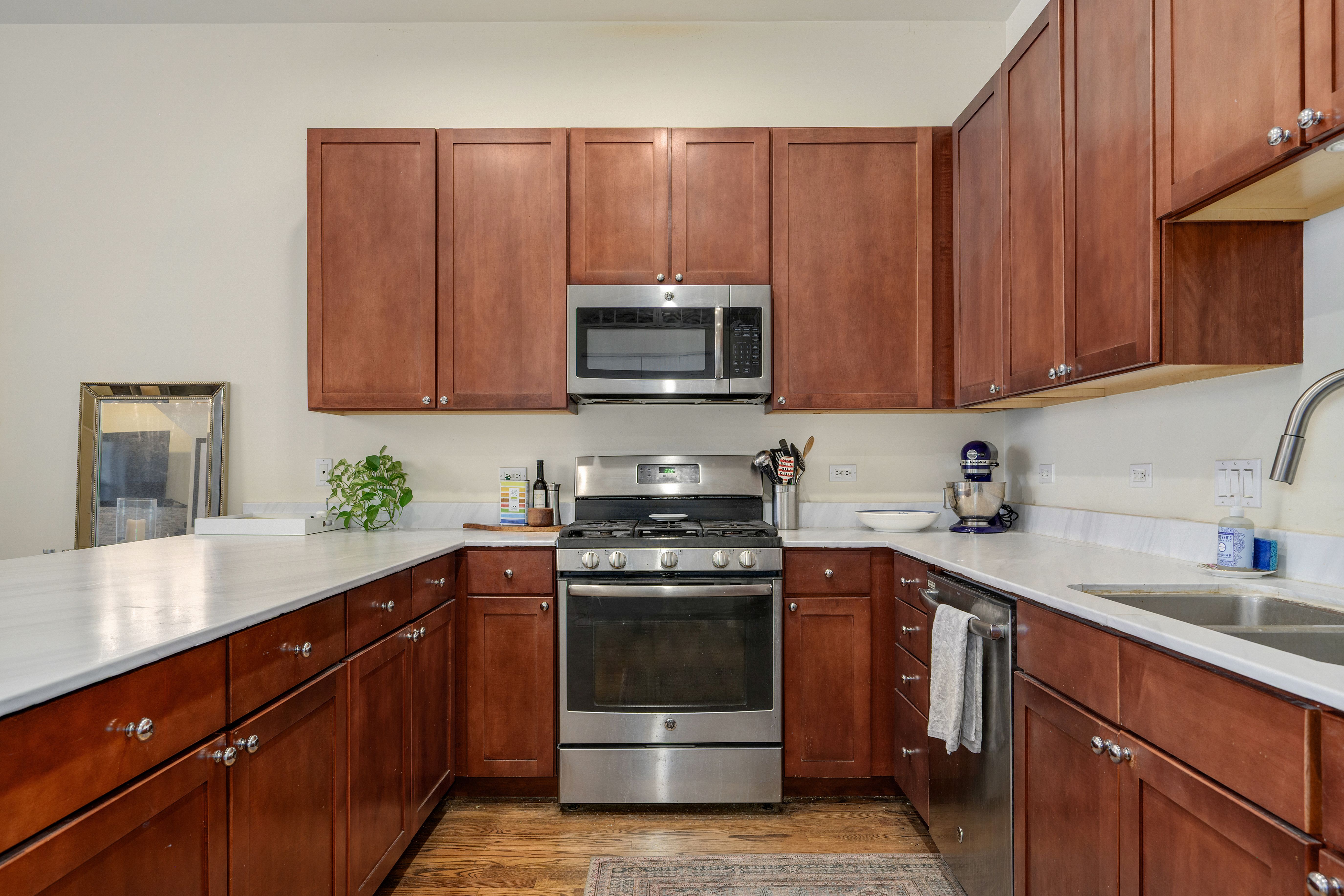  Bright, Updated Townhome in River North
