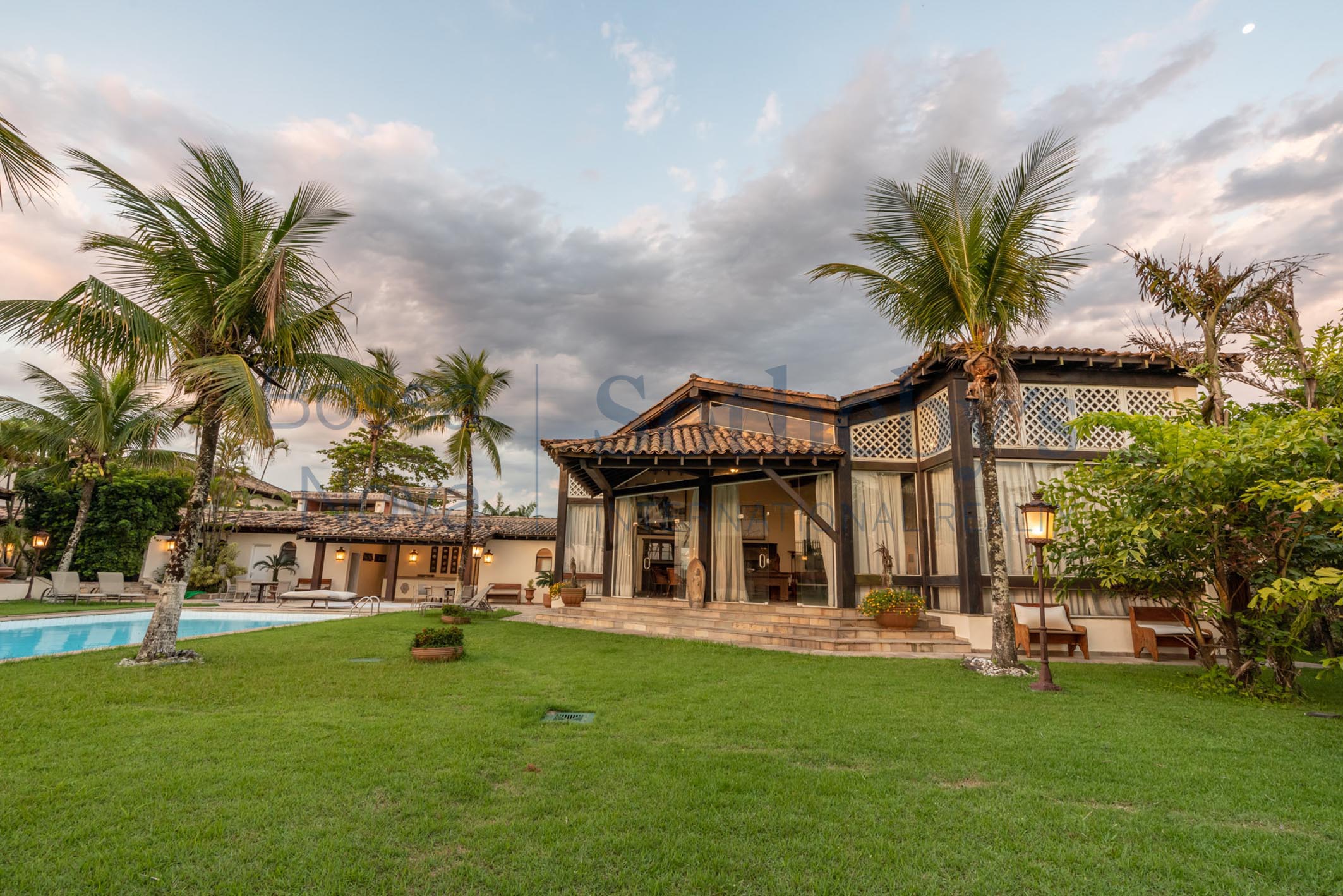  Large house with pool facing the sea - 物件實景