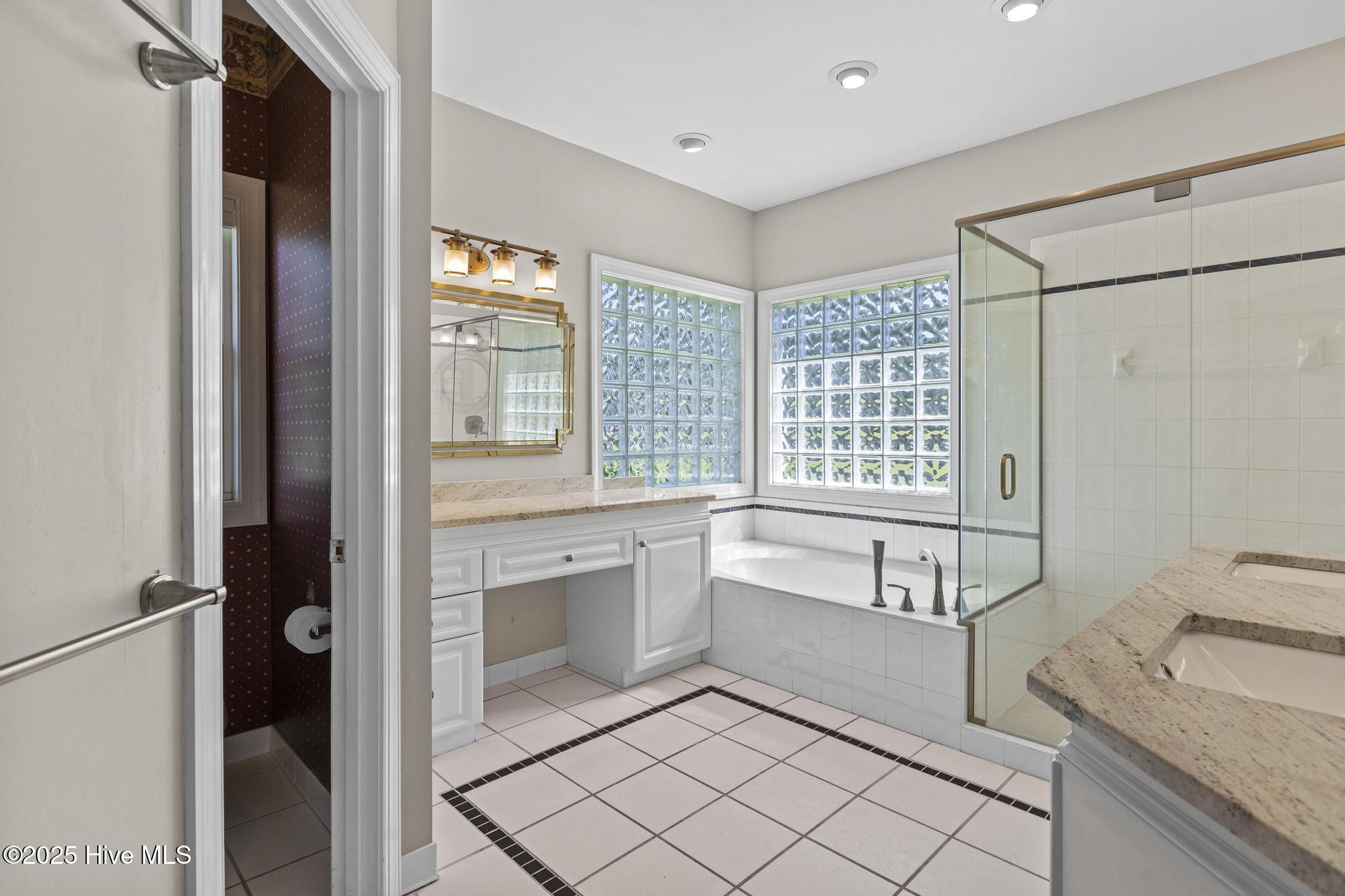 Jacksonville, North Carolina, 28540, United States, 4 Bedrooms Bedrooms, ,5 BathroomsBathrooms,Residential,For Sale,1944565
