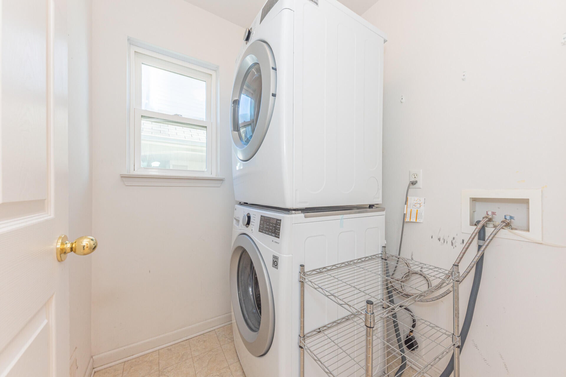 Ann Arbor, Michigan, 48103, United States, 4 Bedrooms Bedrooms, ,3 BathroomsBathrooms,Residential,For Sale,1991592