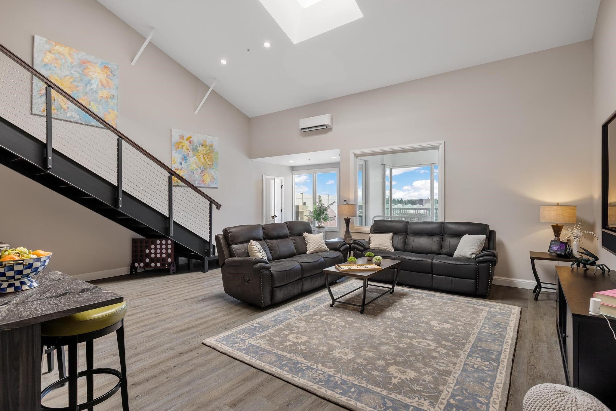 Harrison Twp, Michigan, 48045, United States, 2 Bedrooms Bedrooms, ,3 BathroomsBathrooms,Residential,For Sale,1979598