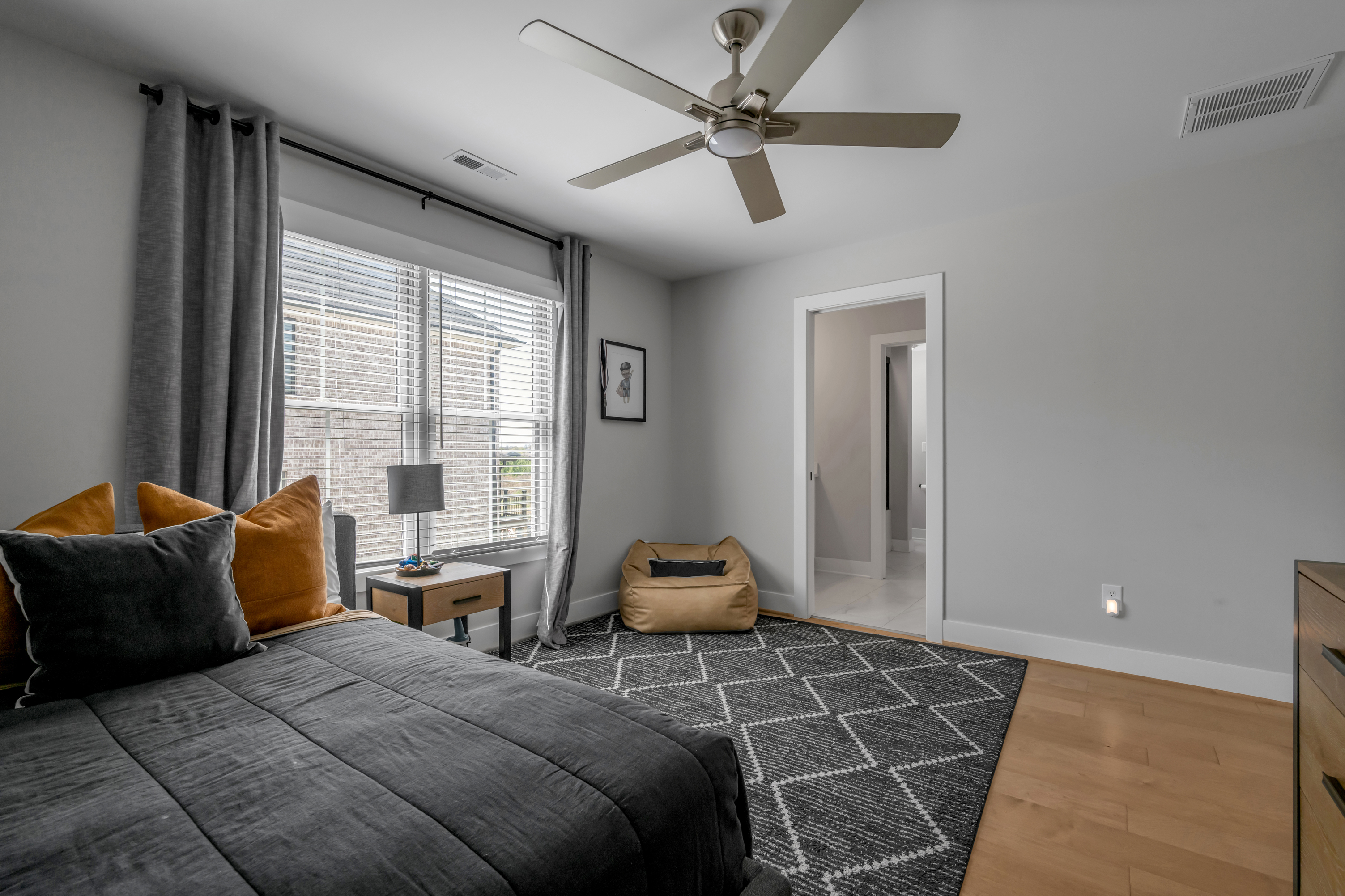  2429 Lorenzo Way - 物件實景