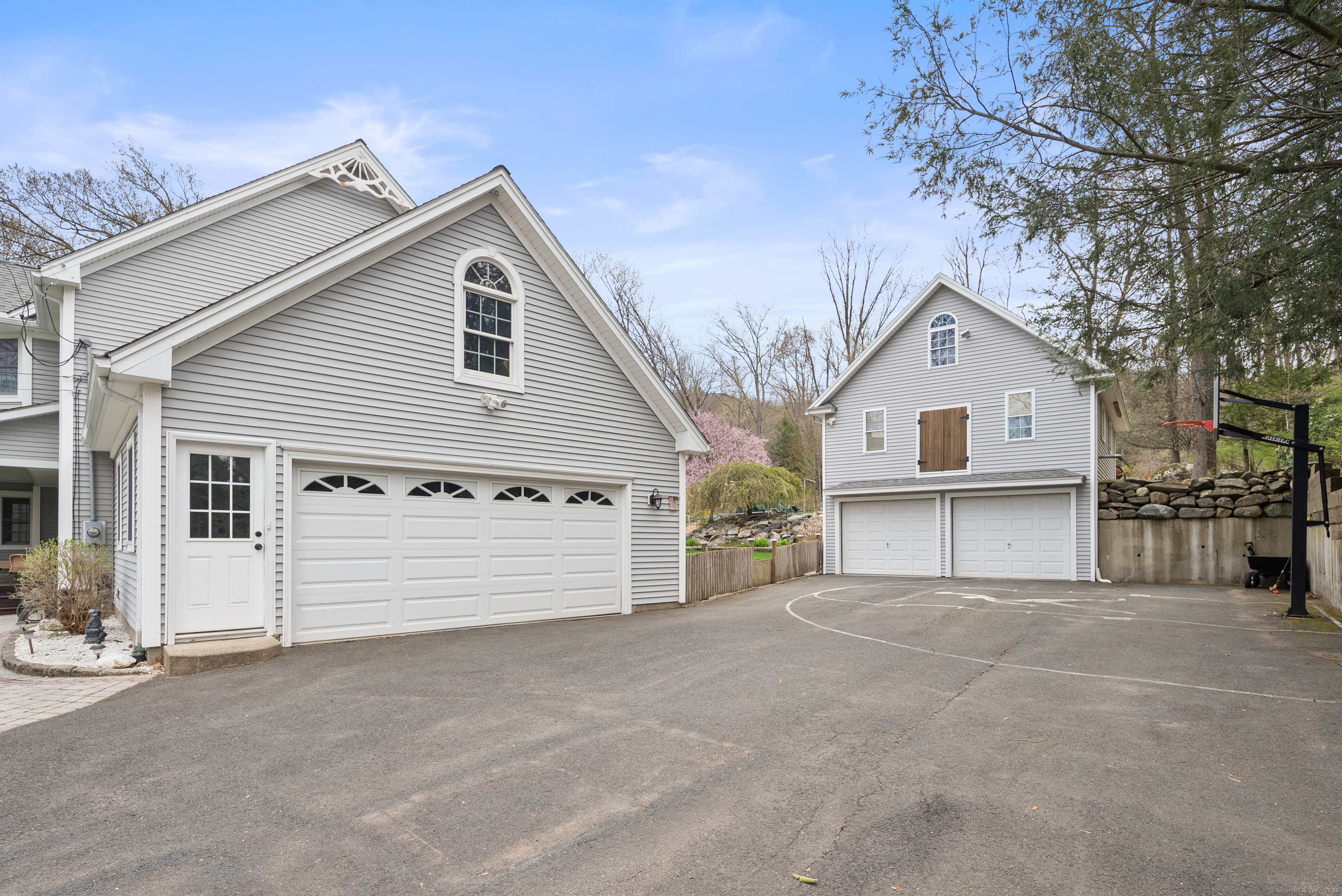 Somers, Connecticut, 06071, United States, 4 Bedrooms Bedrooms, ,4 BathroomsBathrooms,Residential,For Sale,1927442