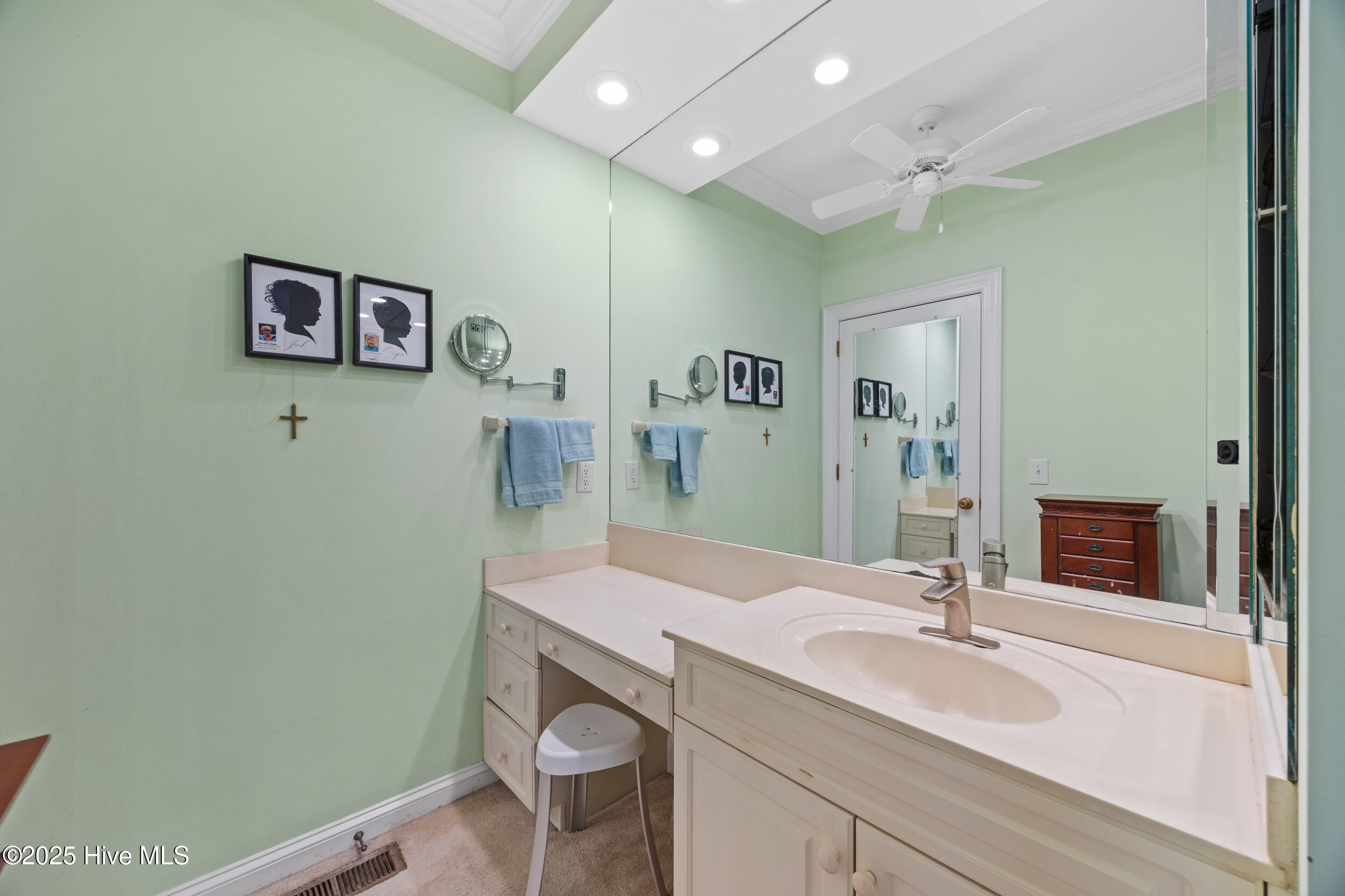 Wilmington, North Carolina, 28405, United States, 4 Bedrooms Bedrooms, ,4 BathroomsBathrooms,Residential,For Sale,1876476