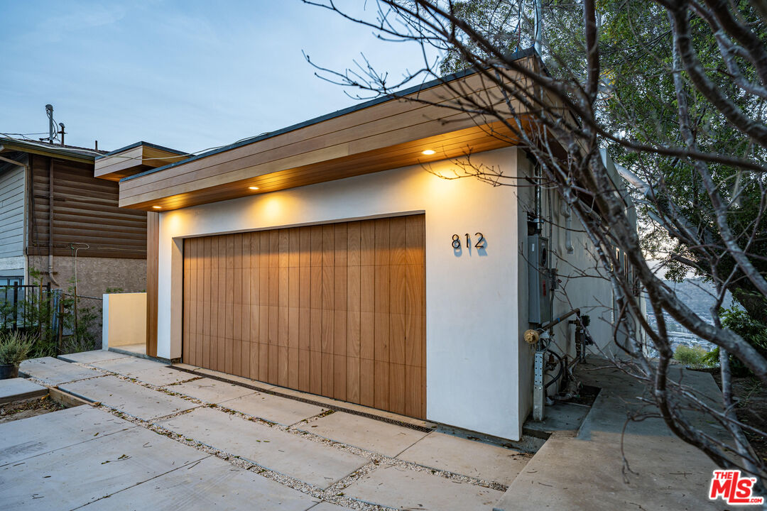 Los Angeles, California, 90065, United States, 3 Bedrooms Bedrooms, ,3 BathroomsBathrooms,Residential,For Sale,1939626
