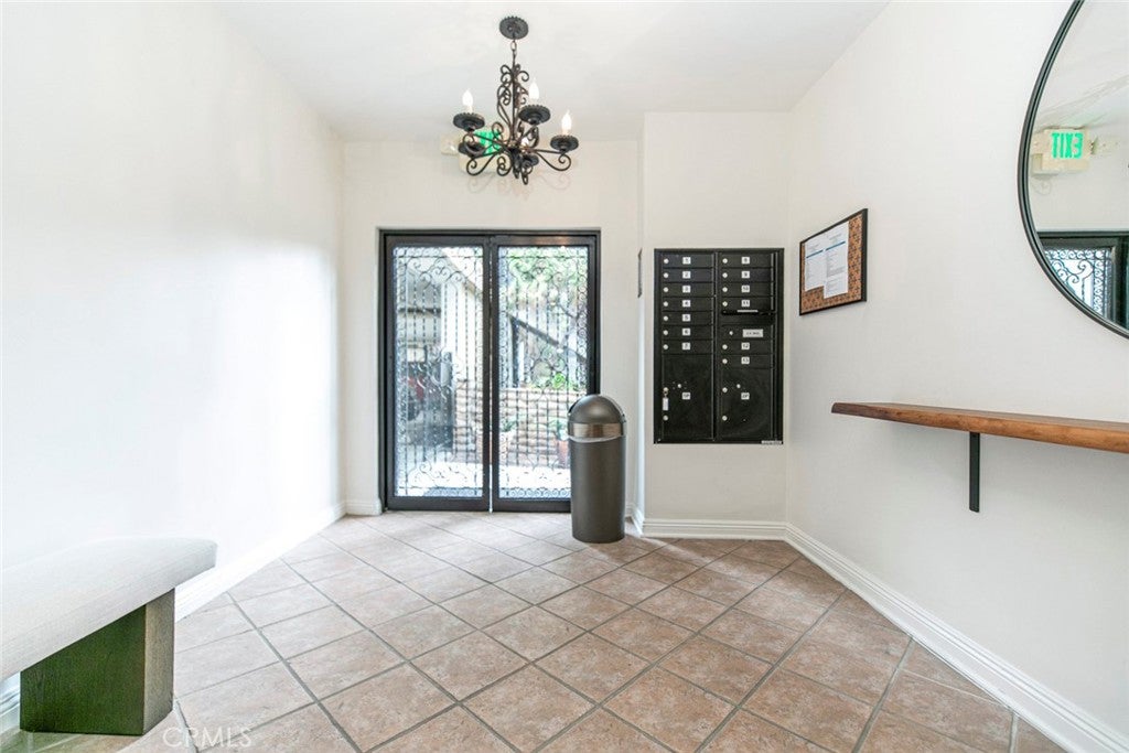 Los Angeles, California, 90068, United States, 2 Bedrooms Bedrooms, ,1 BathroomBathrooms,Residential,For Sale,1940489