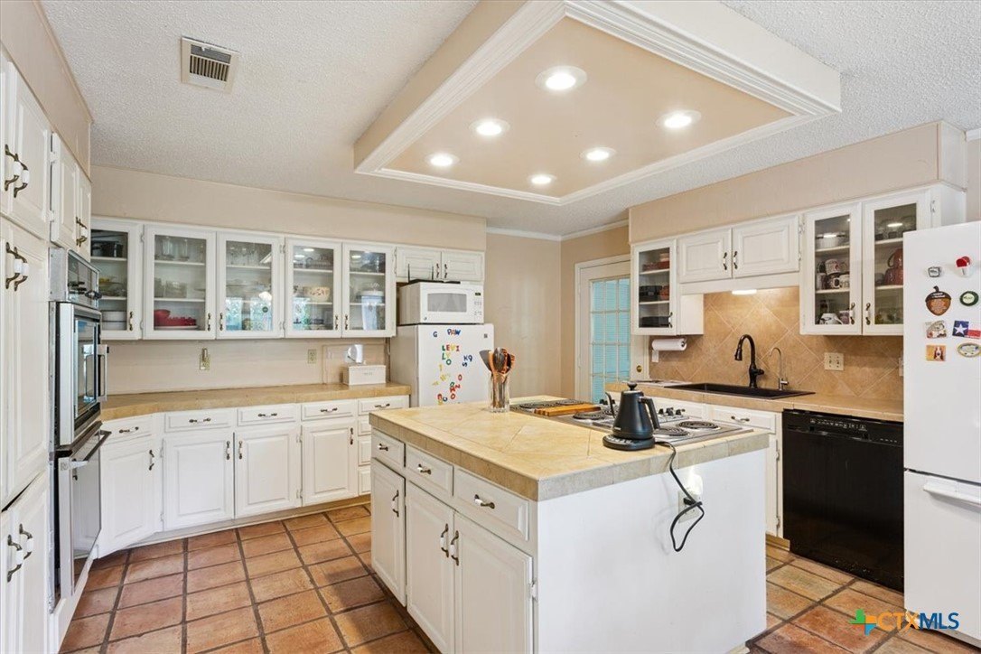 Salado, Texas, 76571, United States, 3 Bedrooms Bedrooms, ,3 BathroomsBathrooms,Residential,For Sale,1976351