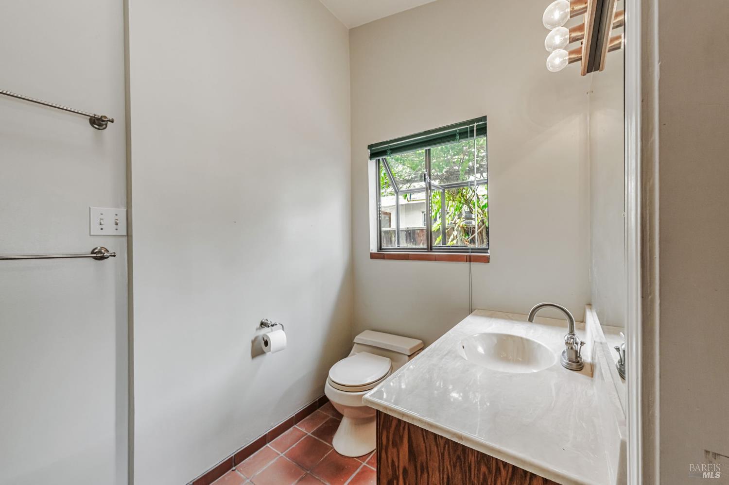 San Rafael, California, 94903, United States, 4 Bedrooms Bedrooms, ,2 BathroomsBathrooms,Residential,For Sale,1939619