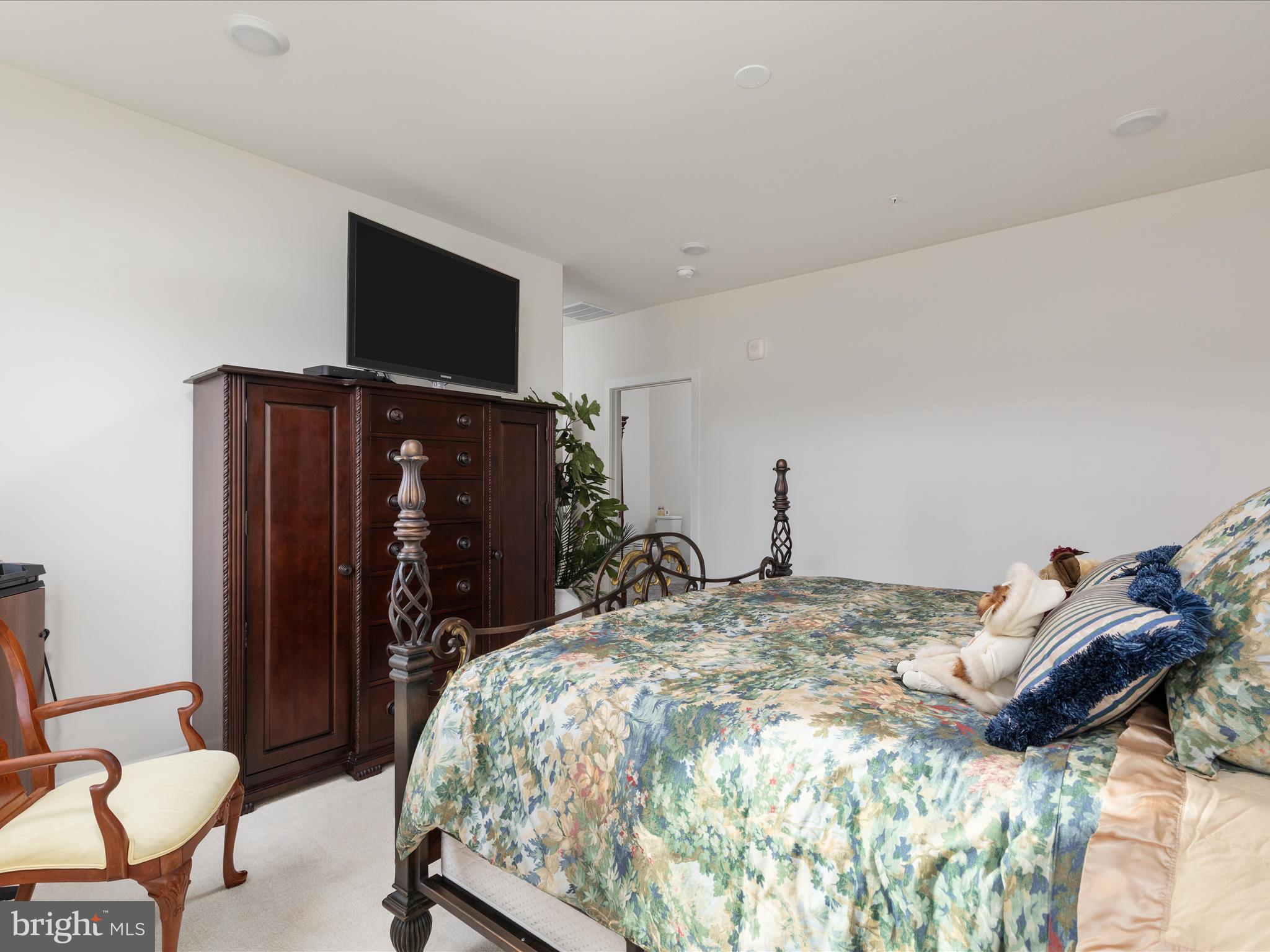 Ashburn, Virginia, 20148, United States, 3 Bedrooms Bedrooms, ,2 BathroomsBathrooms,Residential,For Sale,1980146