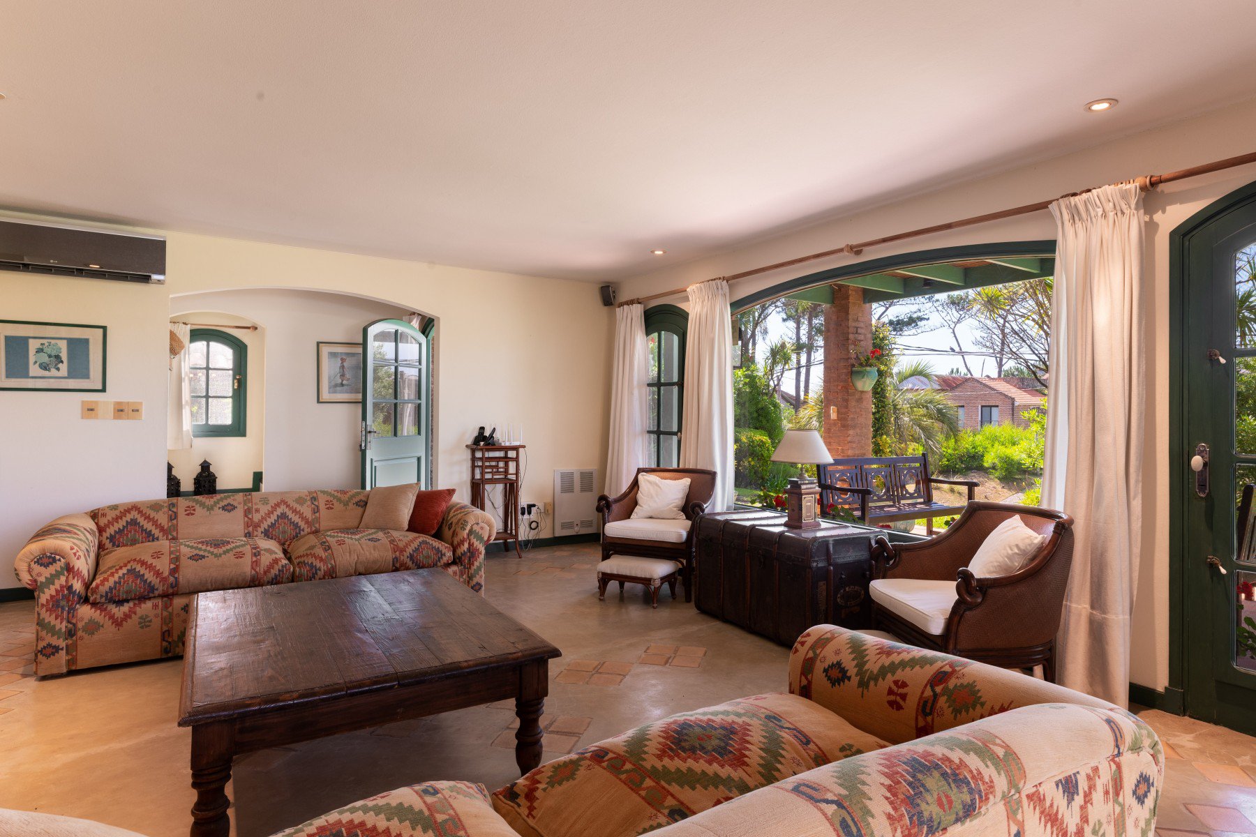  Spacious Family House with 4 Bedrooms and Full Service - 物件實景