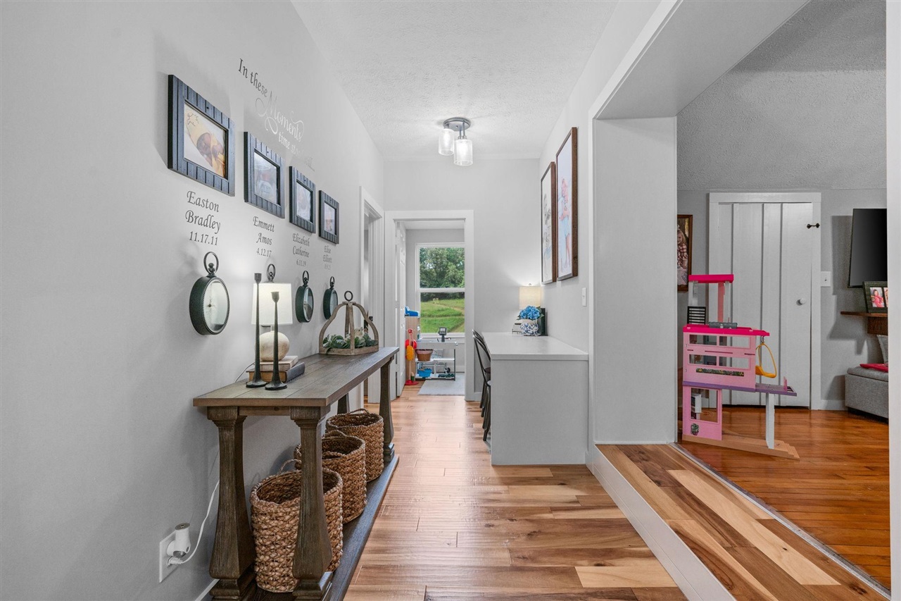 Franklin, Kentucky, 42134, United States, 5 Bedrooms Bedrooms, ,3 BathroomsBathrooms,Residential,For Sale,1903592