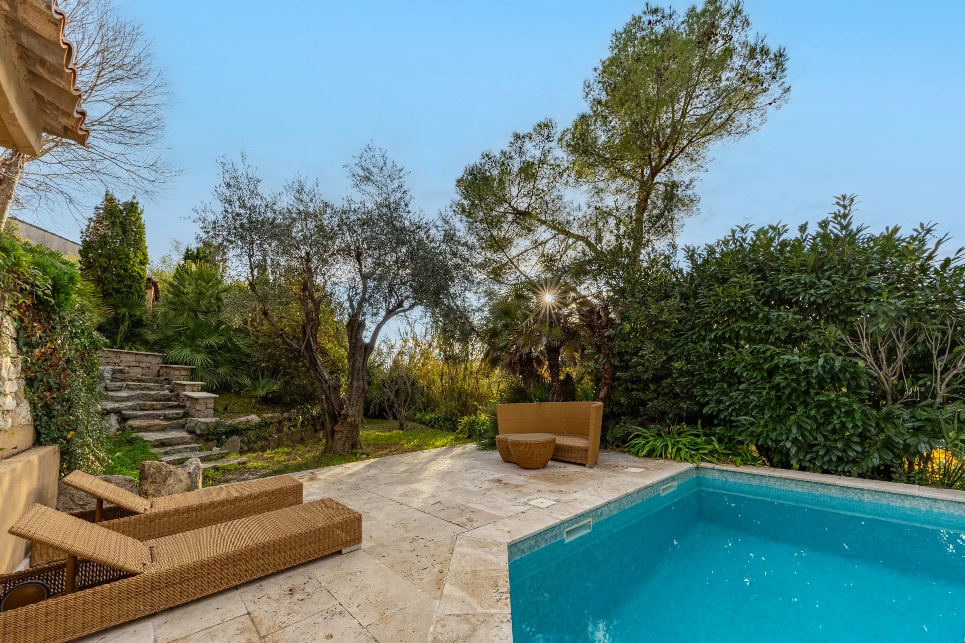 Roquefort-les-Pins, Provence-Alpes-Côte d’Azur, 06330, FR, 5 Bedrooms Bedrooms, ,4 BathroomsBathrooms,Residential,For Sale,1999073