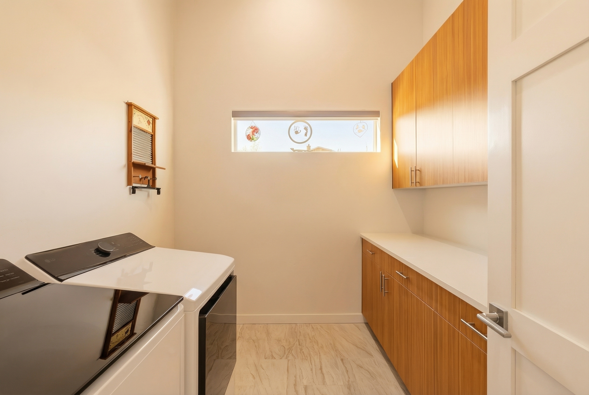 Los Lunas, New Mexico, 87031, United States, 4 Bedrooms Bedrooms, ,3 BathroomsBathrooms,Residential,For Sale,2005206