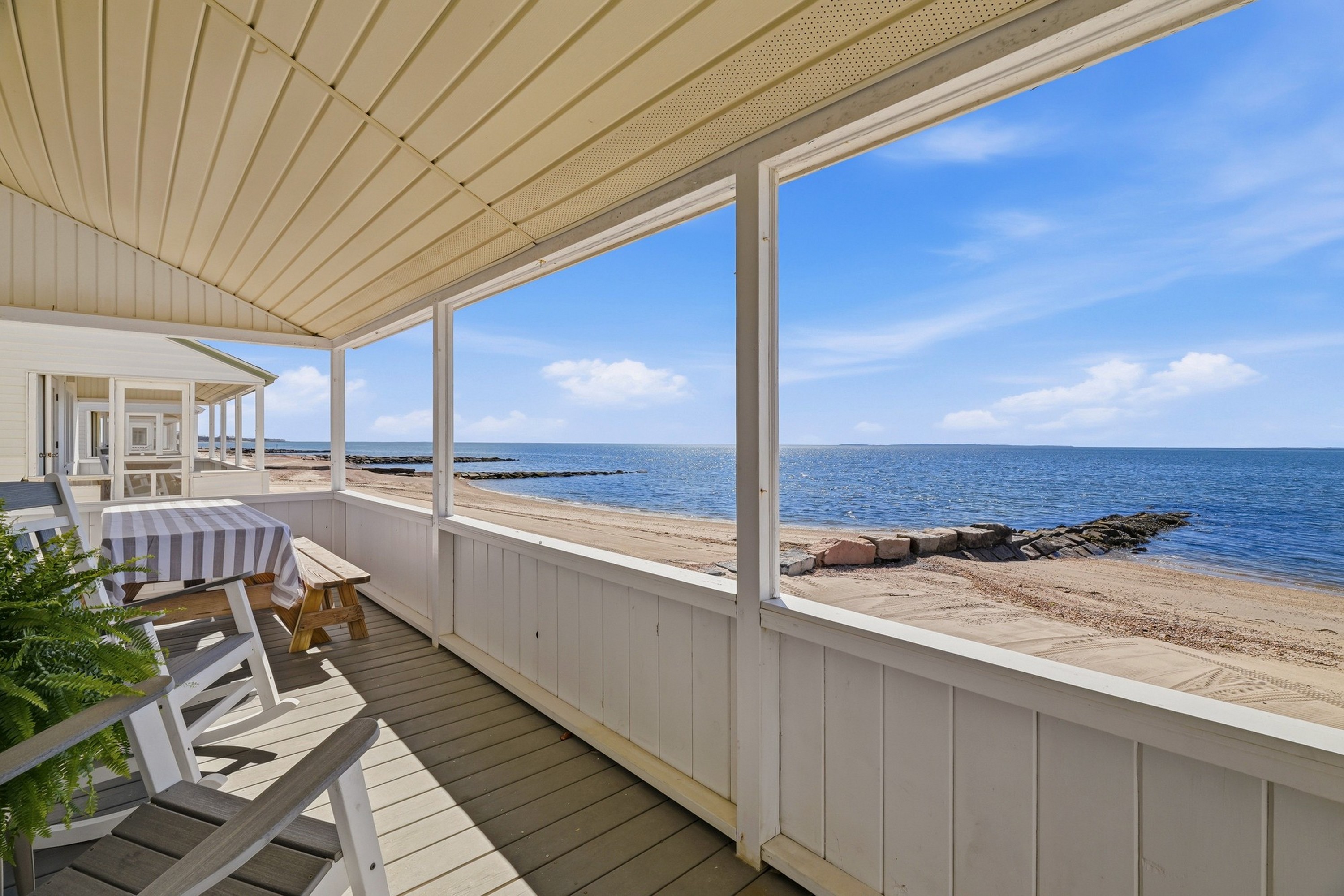  Charming Direct Waterfront Beach Cottage at Hawk