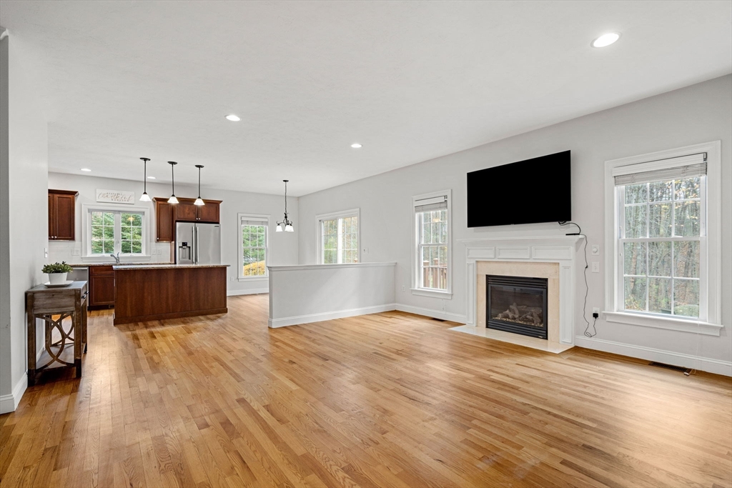 Groton, Massachusetts, 01450, United States, 3 Bedrooms Bedrooms, ,3 BathroomsBathrooms,Residential,For Sale,1987662