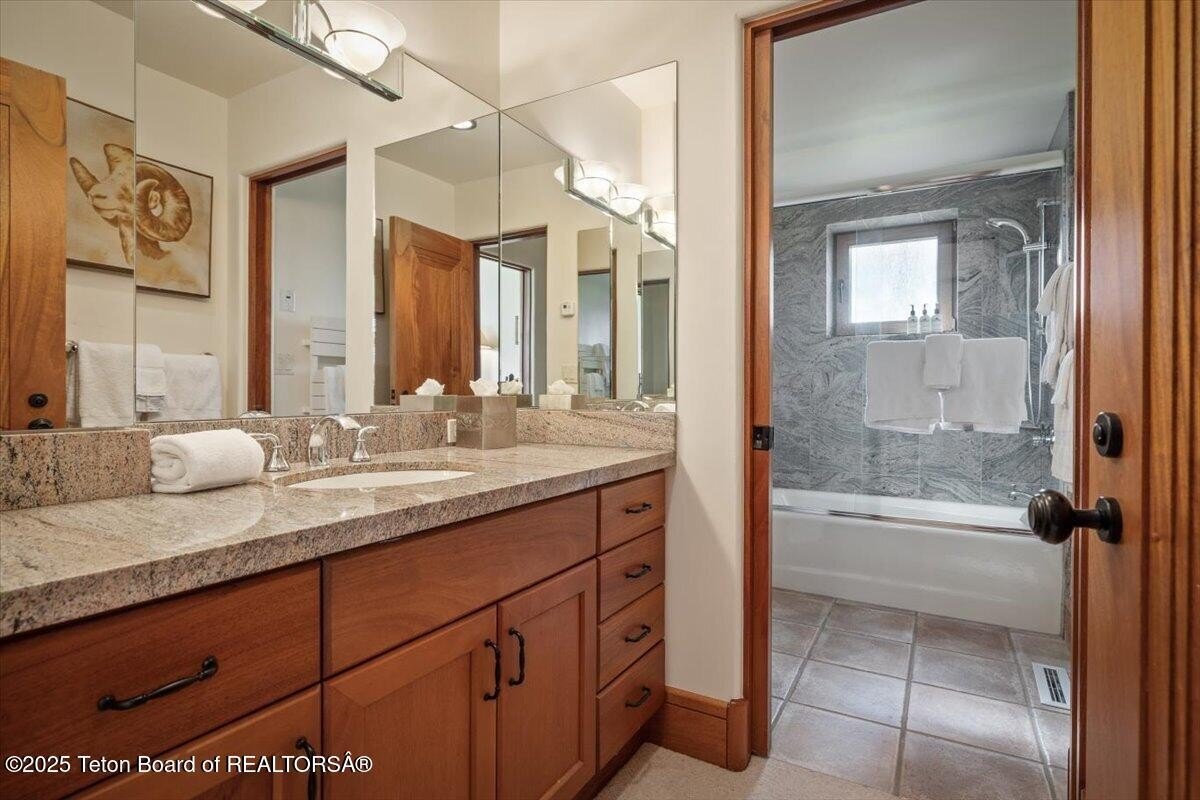 Jackson, Wyoming, 83001, United States, 4 Bedrooms Bedrooms, ,5 BathroomsBathrooms,Residential,For Sale,1851066