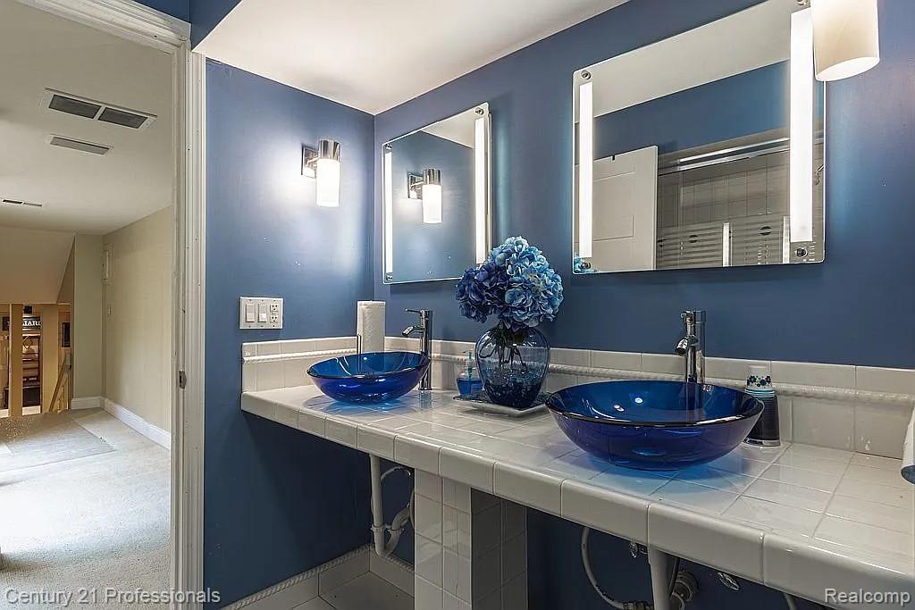 OrchardLake, Michigan, 48323, United States, 5 Bedrooms Bedrooms, ,5 BathroomsBathrooms,Residential,For Sale,1980200