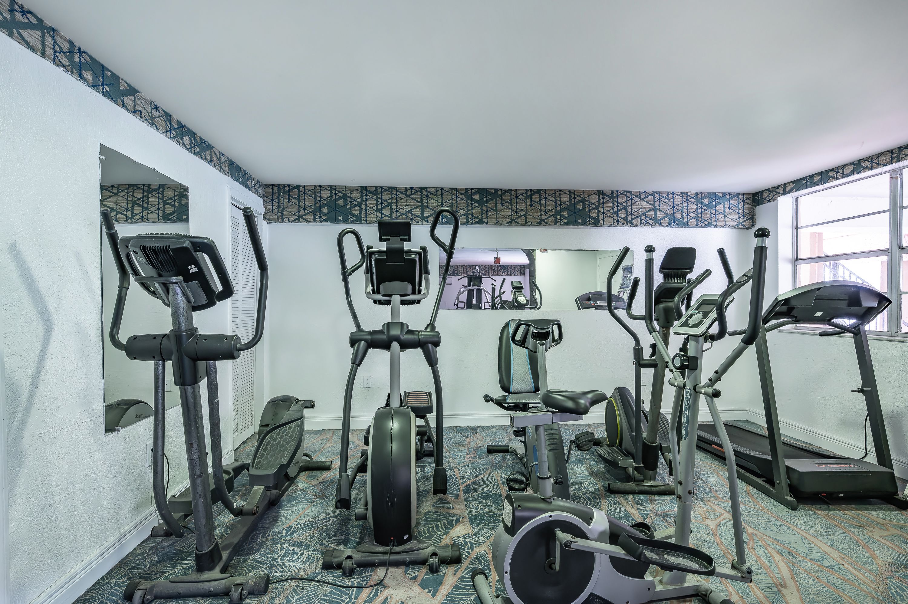  1910 W 56th St, Hialeah, FL, 33012 - 物件實景
