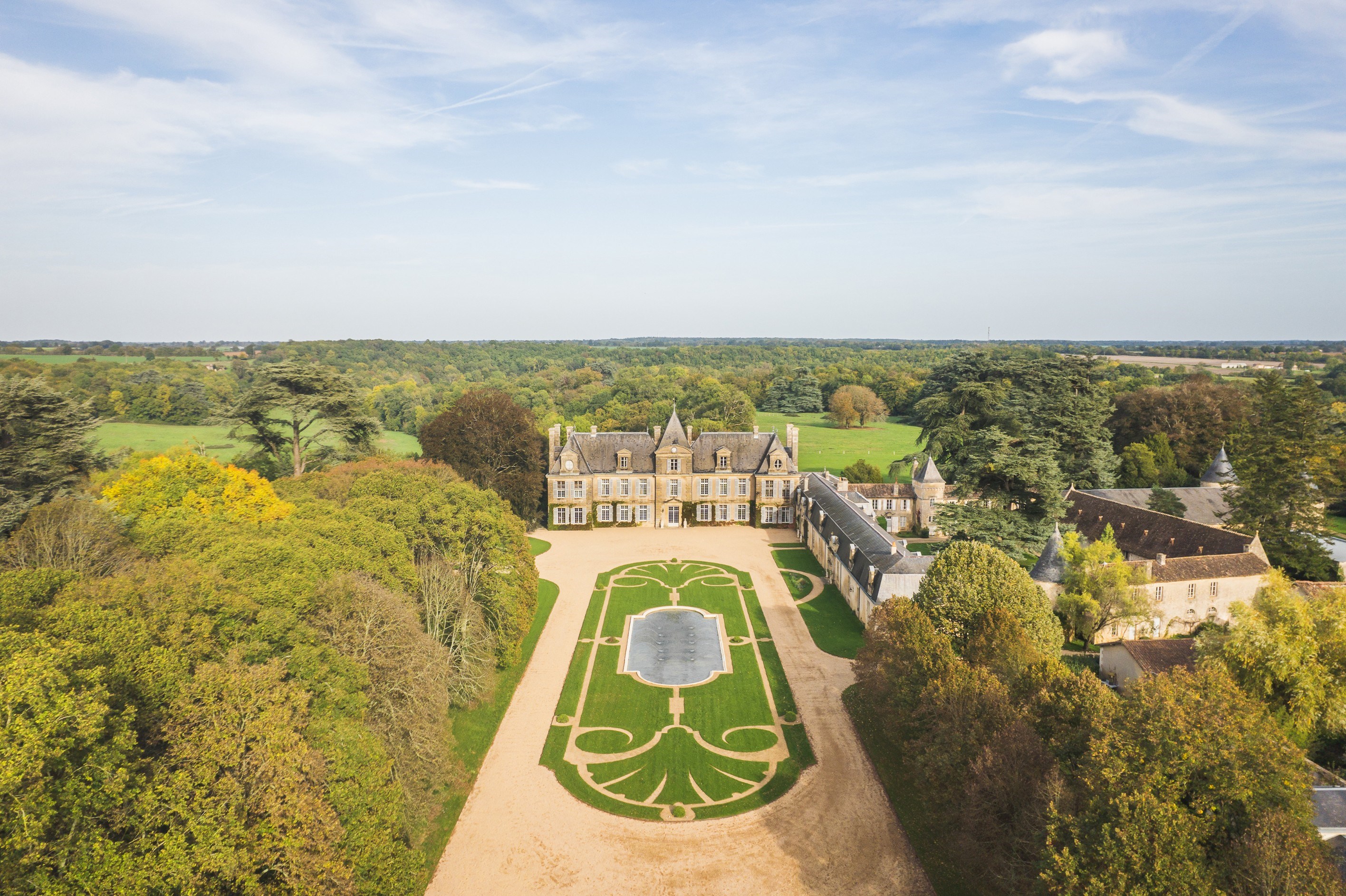  FOR SALE - Exceptional Estate with a Château - 30mn from POITIERS (TGV) - 物件實景