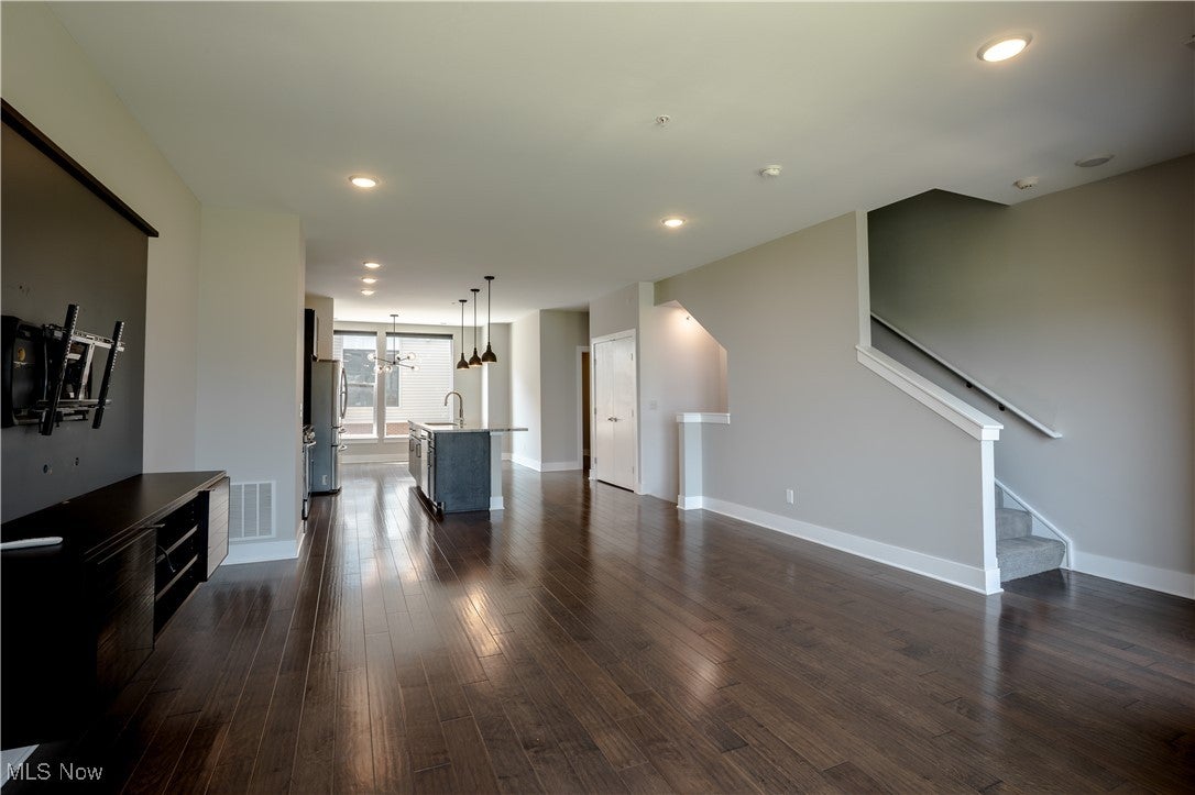 Cleveland, Ohio, 44102, United States, 3 Bedrooms Bedrooms, ,3 BathroomsBathrooms,Residential,For Sale,1923421