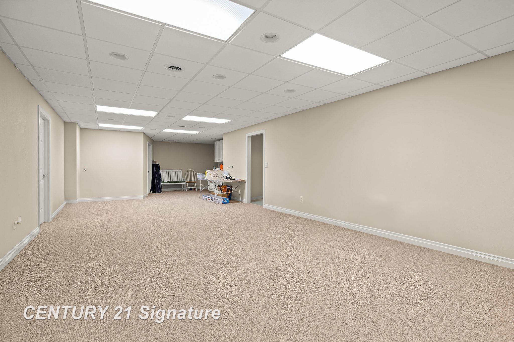 Freeland, Michigan, 48623, United States, 5 Bedrooms Bedrooms, ,4 BathroomsBathrooms,Residential,For Sale,1973671