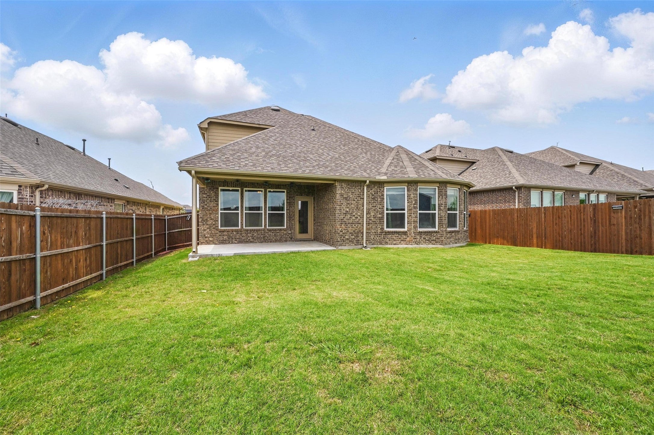 Fort Worth, Texas, 76052, United States, 4 Bedrooms Bedrooms, ,4 BathroomsBathrooms,Residential,For Sale,1980397