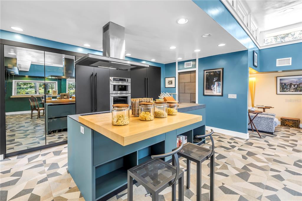 St Petersburg, Florida, 33704, United States, 4 Bedrooms Bedrooms, ,4 BathroomsBathrooms,Residential,For Sale,1991901