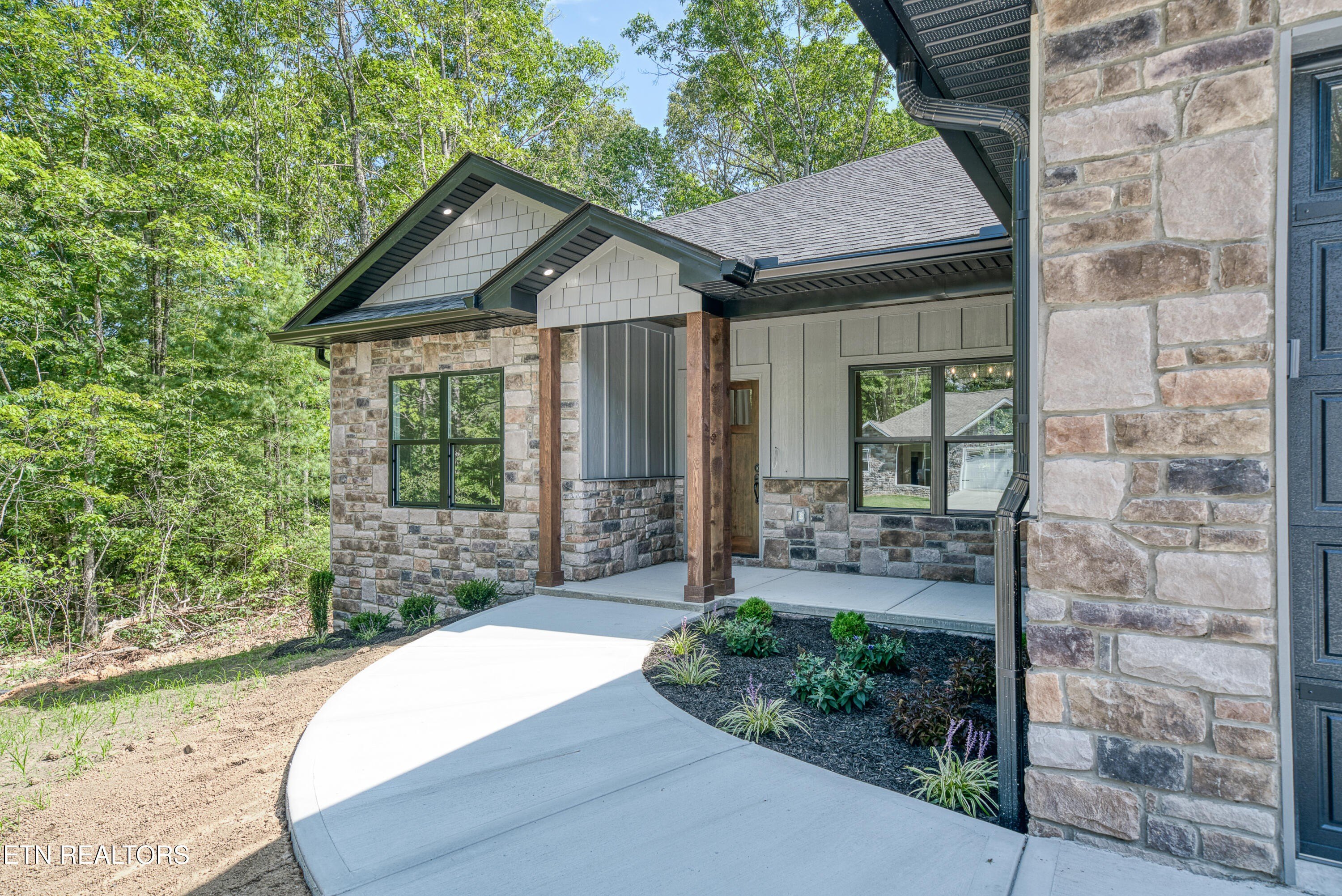 Crossville, Tennessee, 38558, United States, 3 Bedrooms Bedrooms, ,2 BathroomsBathrooms,Residential,For Sale,1937807
