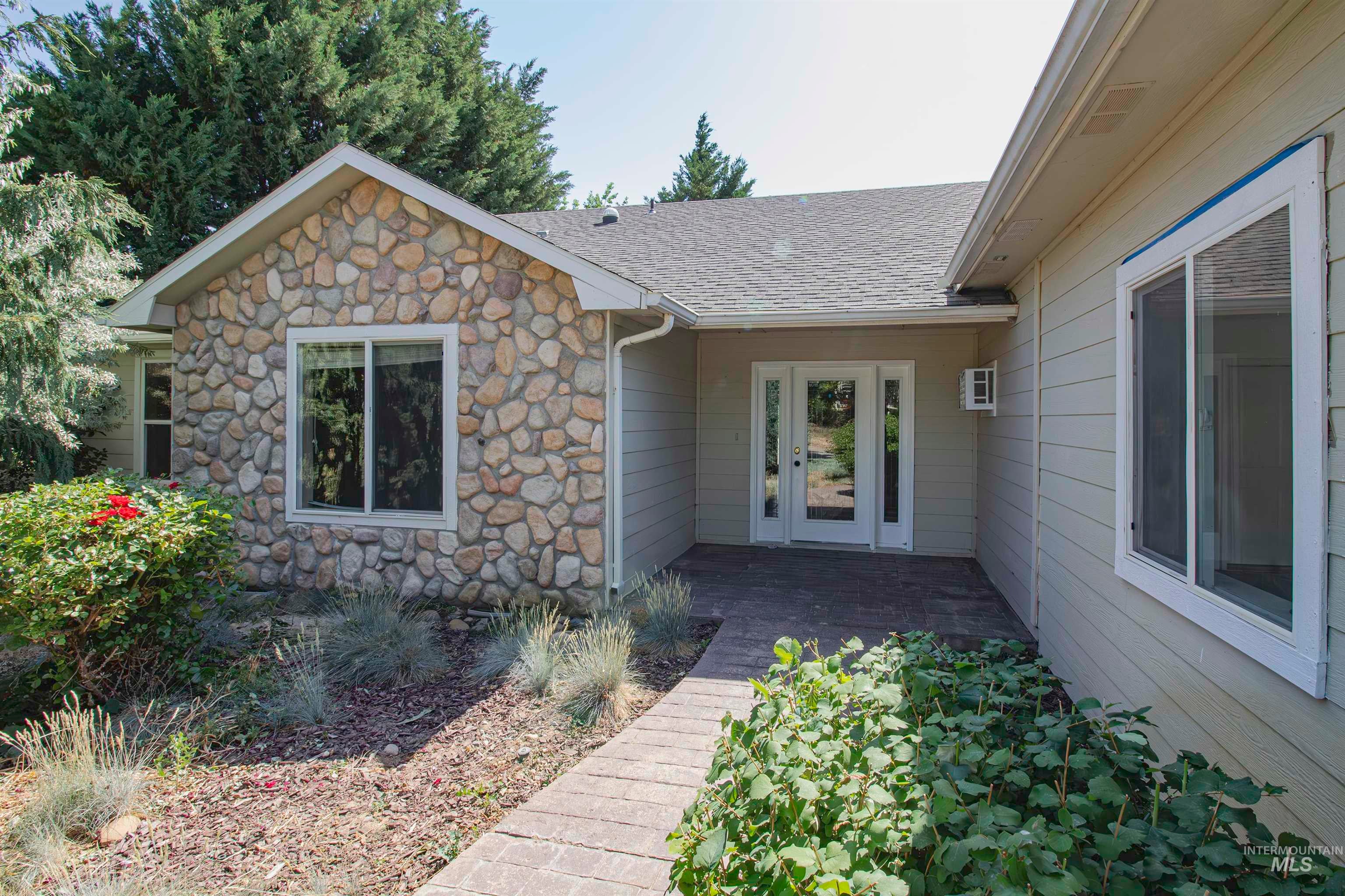 Ontario, Oregon, 97914, United States, 4 Bedrooms Bedrooms, ,3 BathroomsBathrooms,Residential,For Sale,1866488