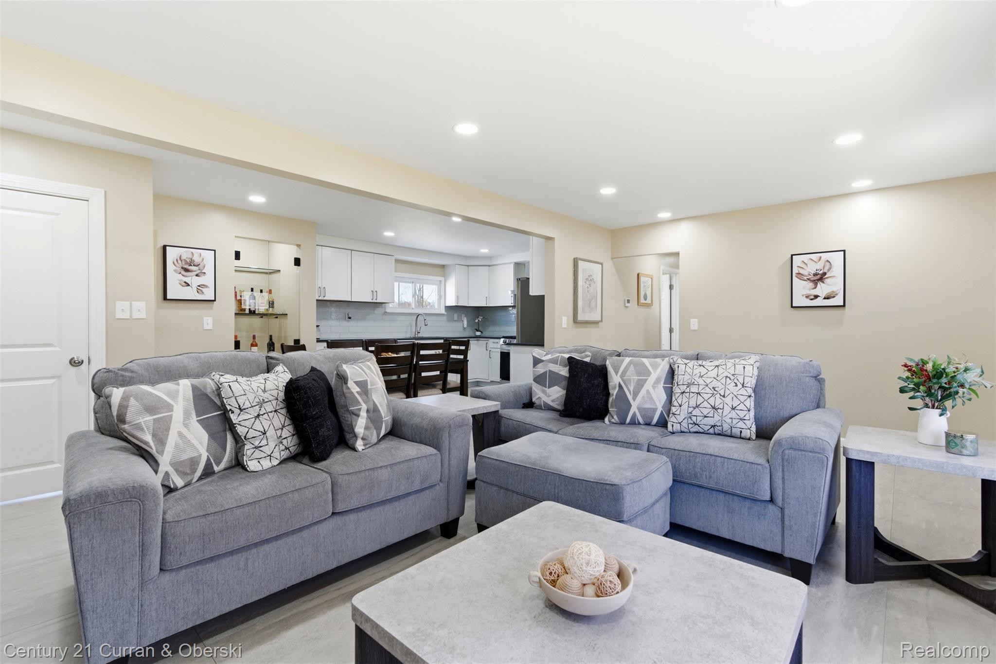 Brownstown Charter Township, Michigan, 48174, United States, 3 Bedrooms Bedrooms, ,2 BathroomsBathrooms,Residential,For Sale,1996649